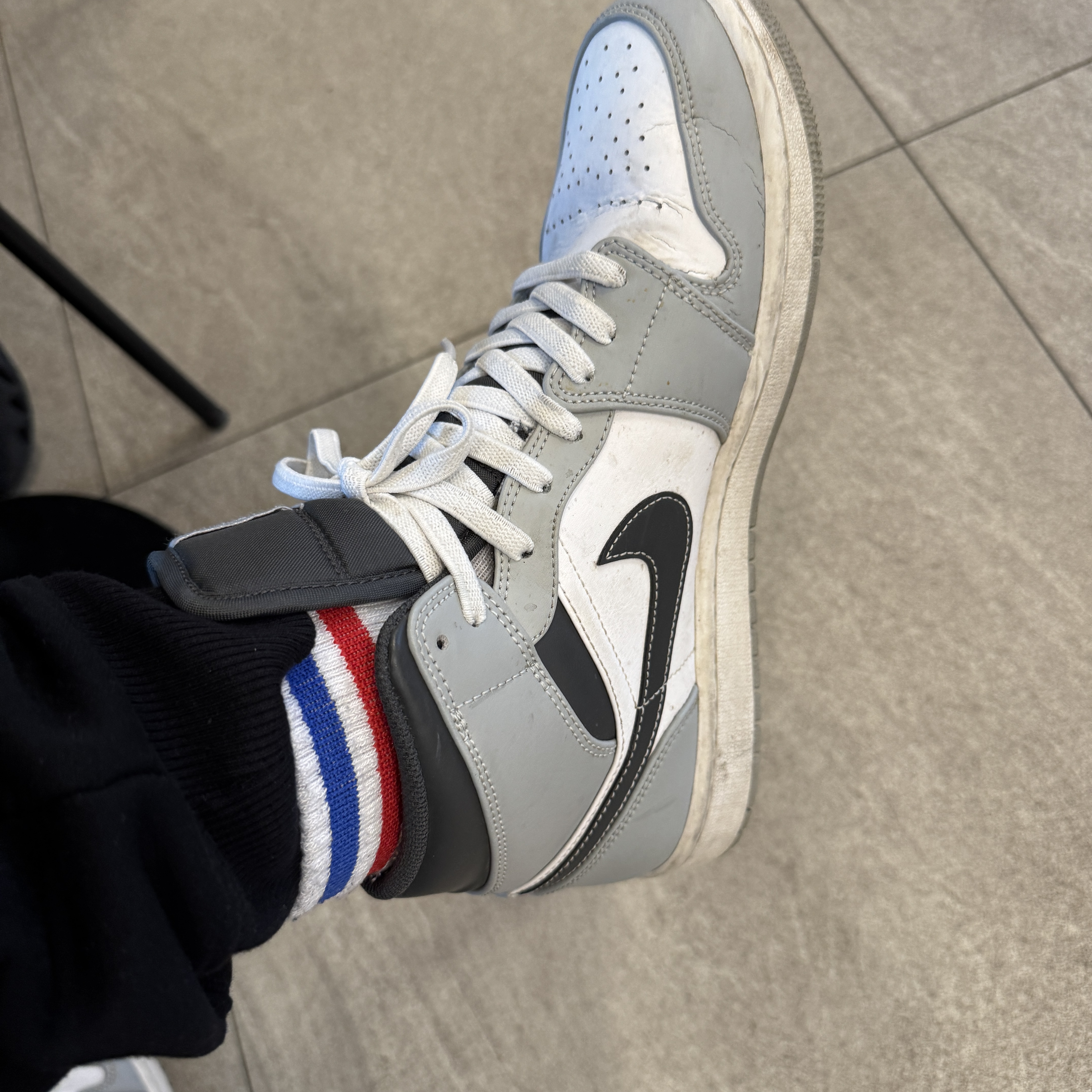 Jordan 1 Mid Light Smoke Grey Anthracite 착용 스타일