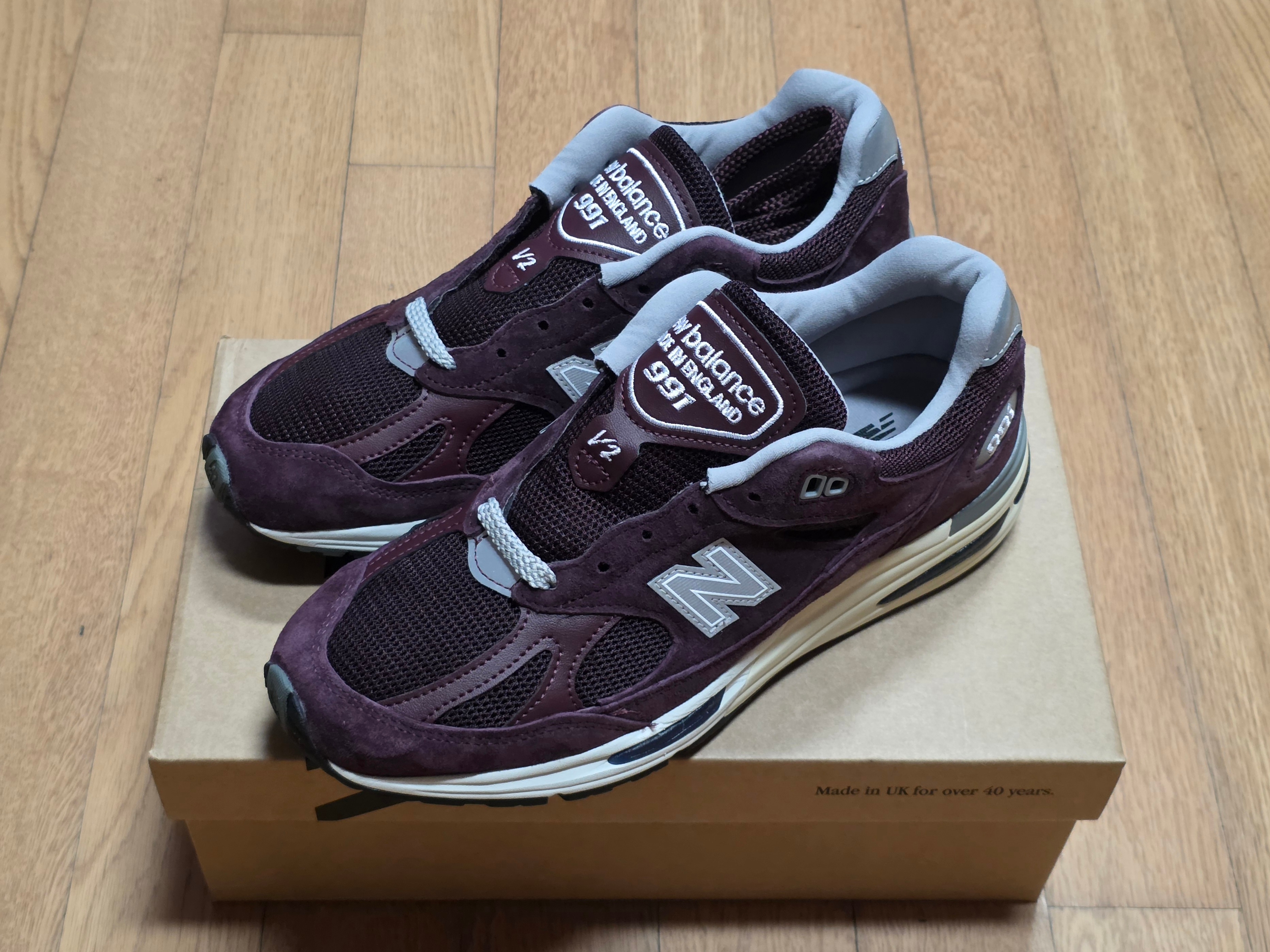 New Balance 991v2 Made in UK Catawba Grape 착용 스타일 - 2