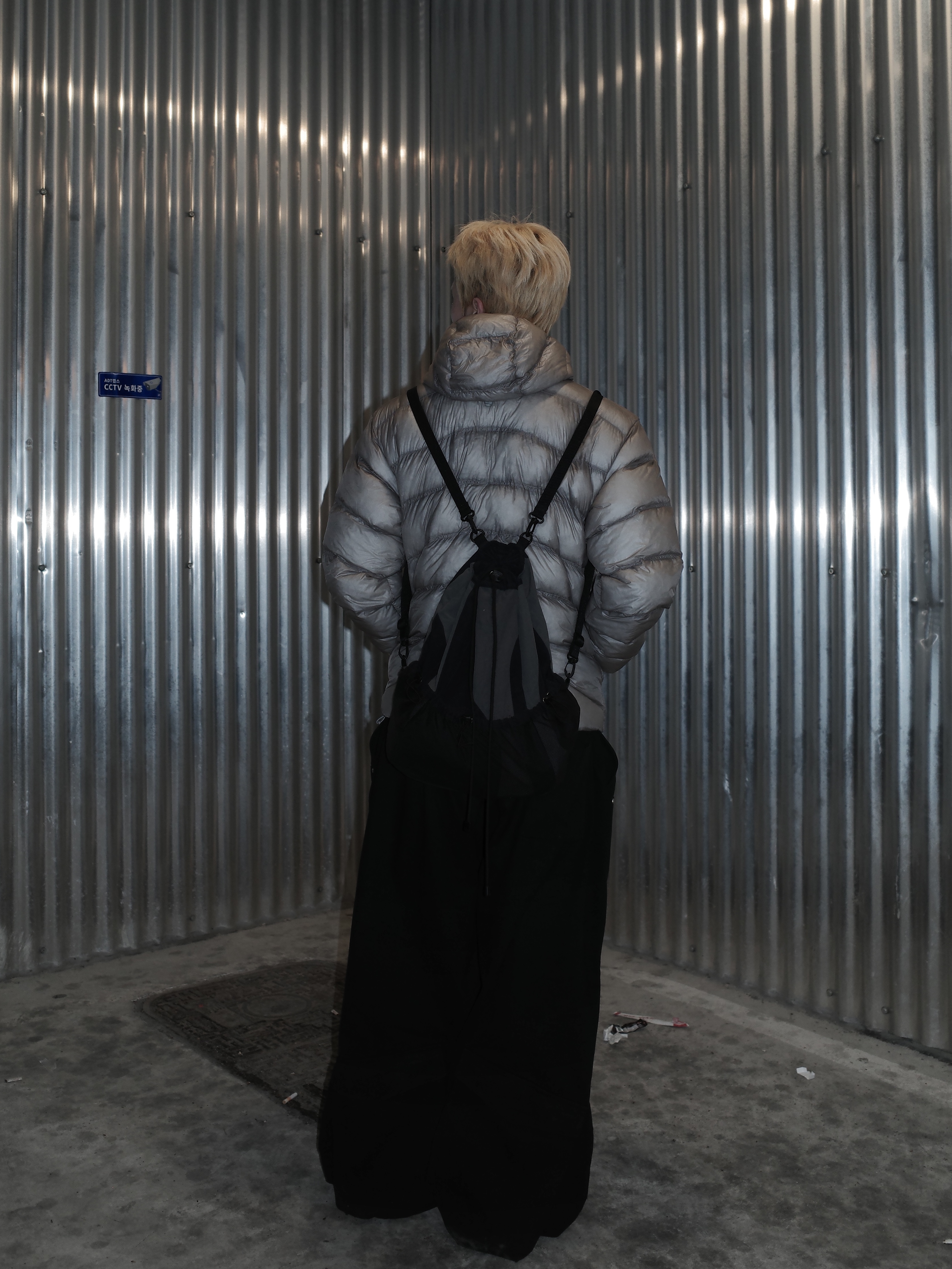 Salomon UNI Cross Insulation Jacket Light Grey, Asics x Vivienne Westwood Gel-Kayano 27 LTX Black 착용 스타일 - 2