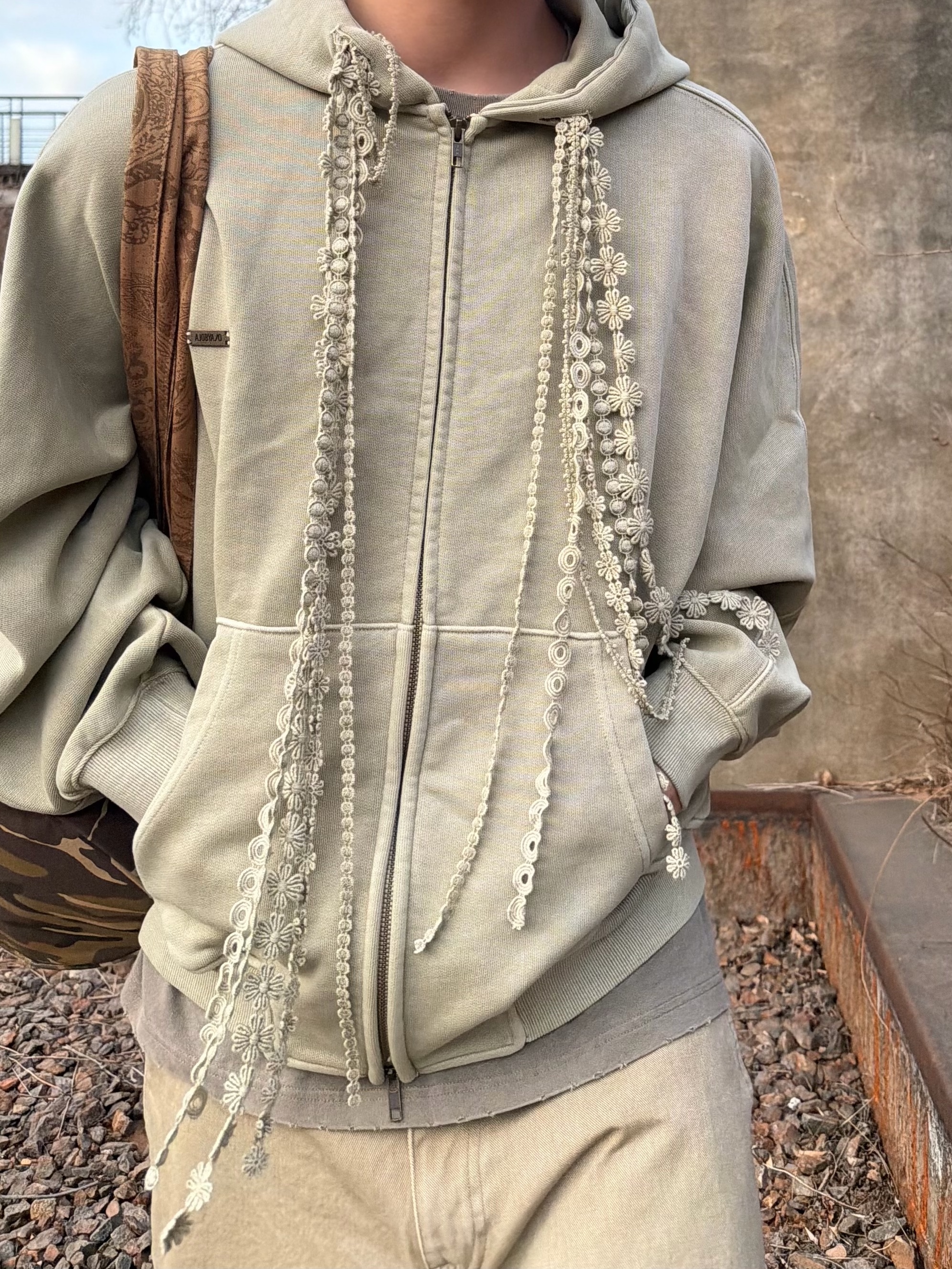Supreme x True Religion Earflap 5-Panel Dirty Indigo - 25FW, AJOBYAJO Washed Layered Cargo Skirt Shorts Beige 착용 스타일 - 7