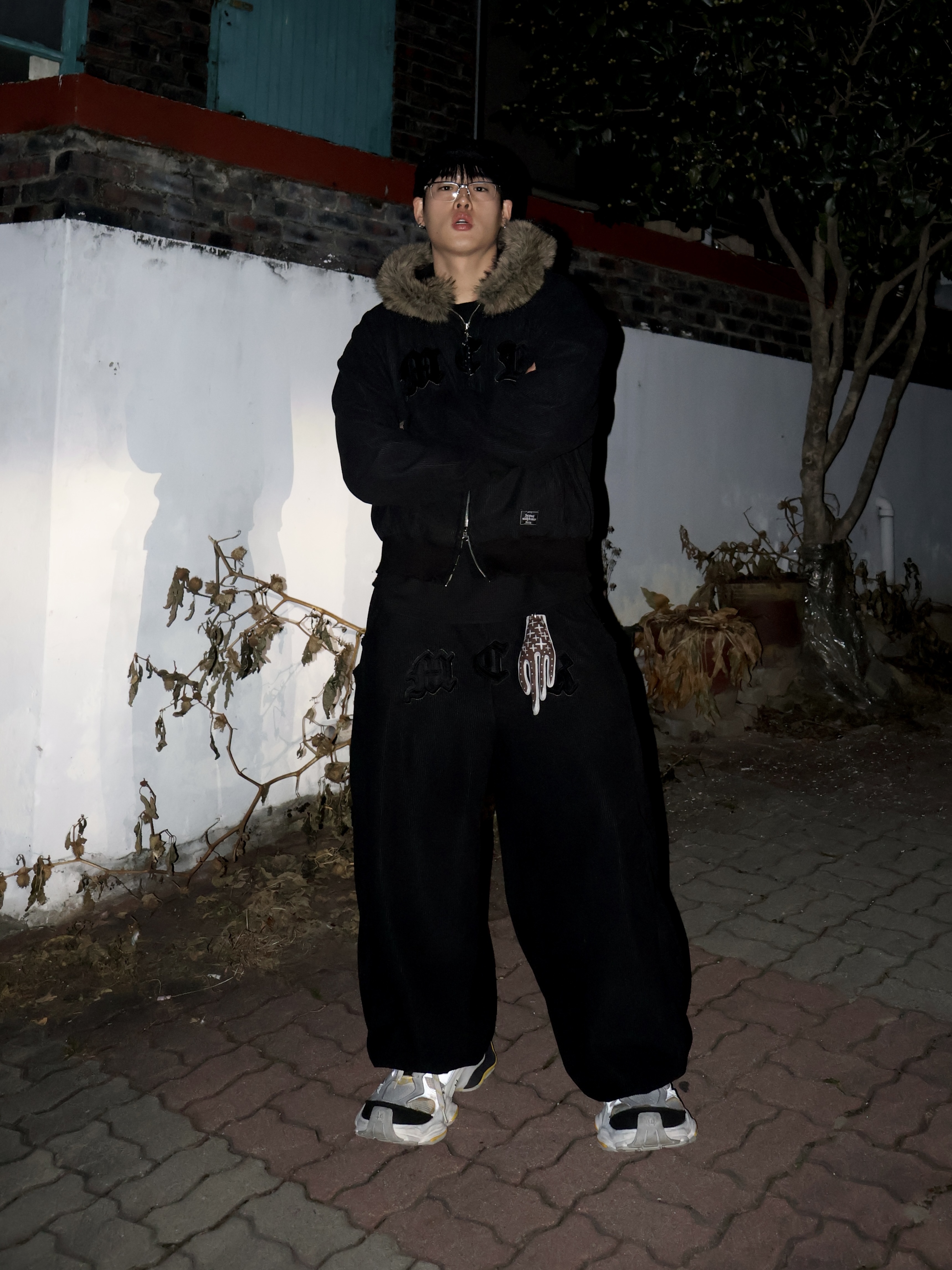 Balenciaga Cargo Sneakers Grey Black Yellow 착용 스타일 - 2