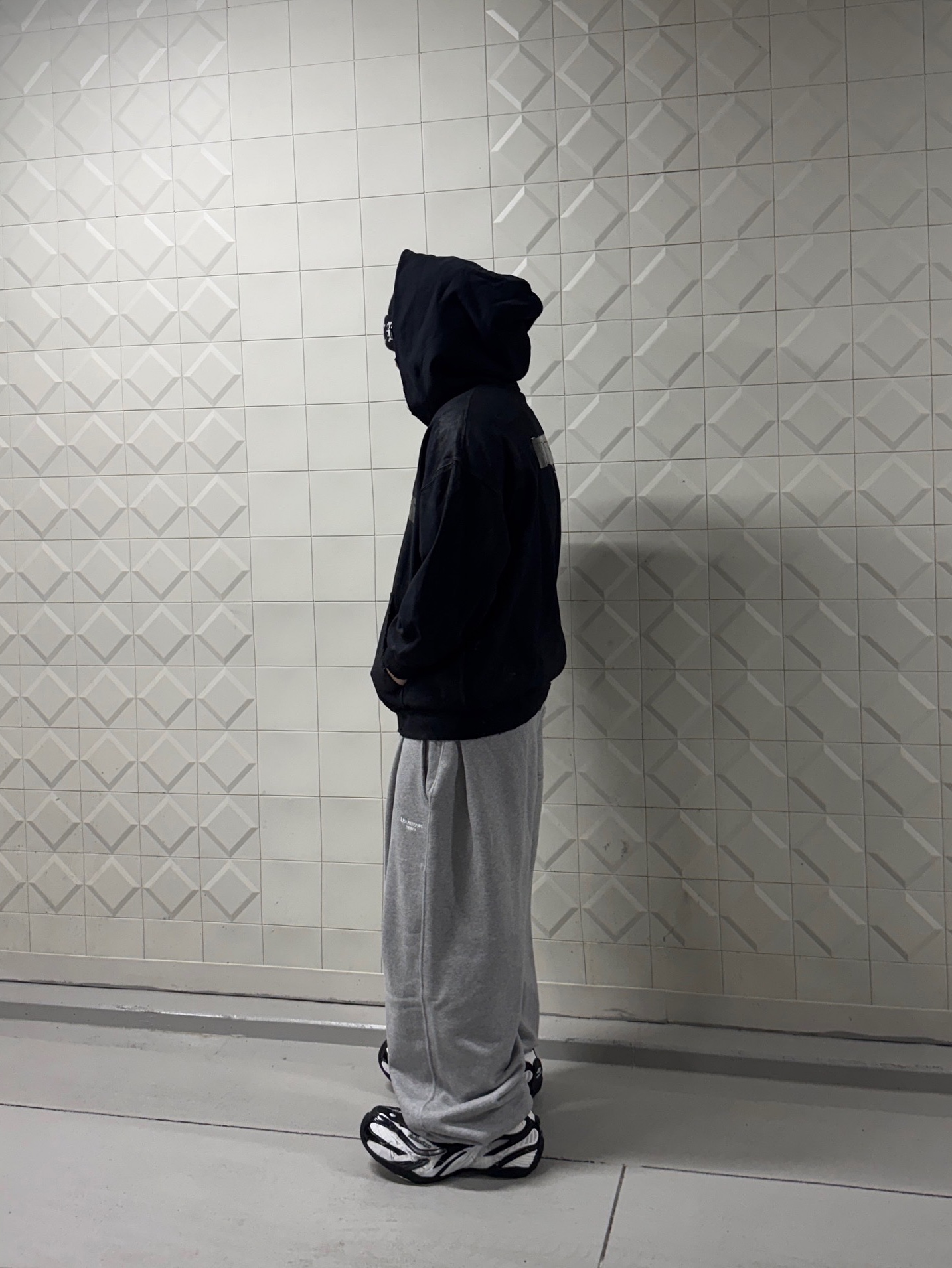 Undermycar Mu.161 Classic Logo Regular Fit Sweatpants Melange Gray 착용 스타일 - 2