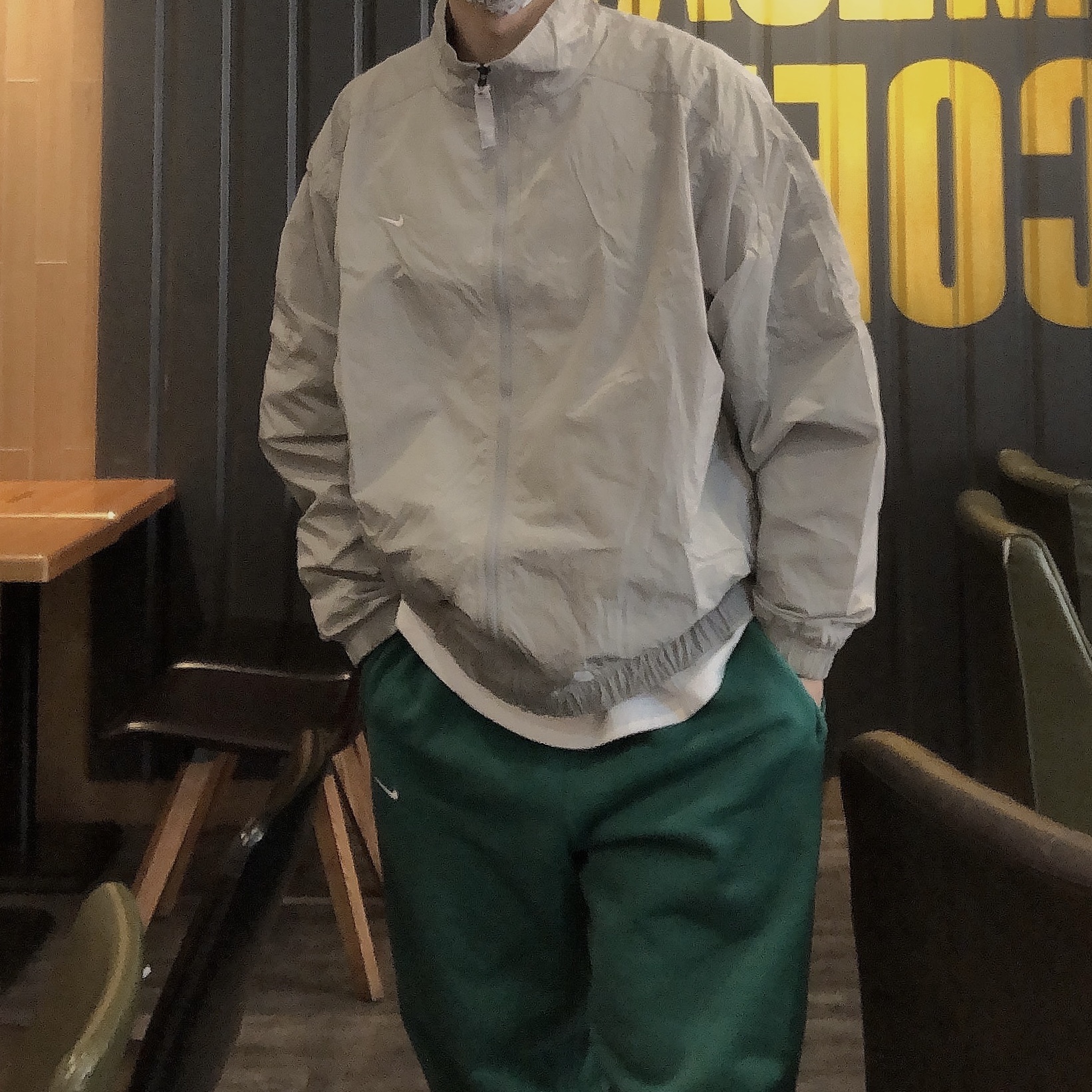 Nike M NRG Track Jacket Light Smoke Grey, Nike NRG Solo Swoosh Fleece Pants Mystic Green - US/EU 착용 스타일 - 2