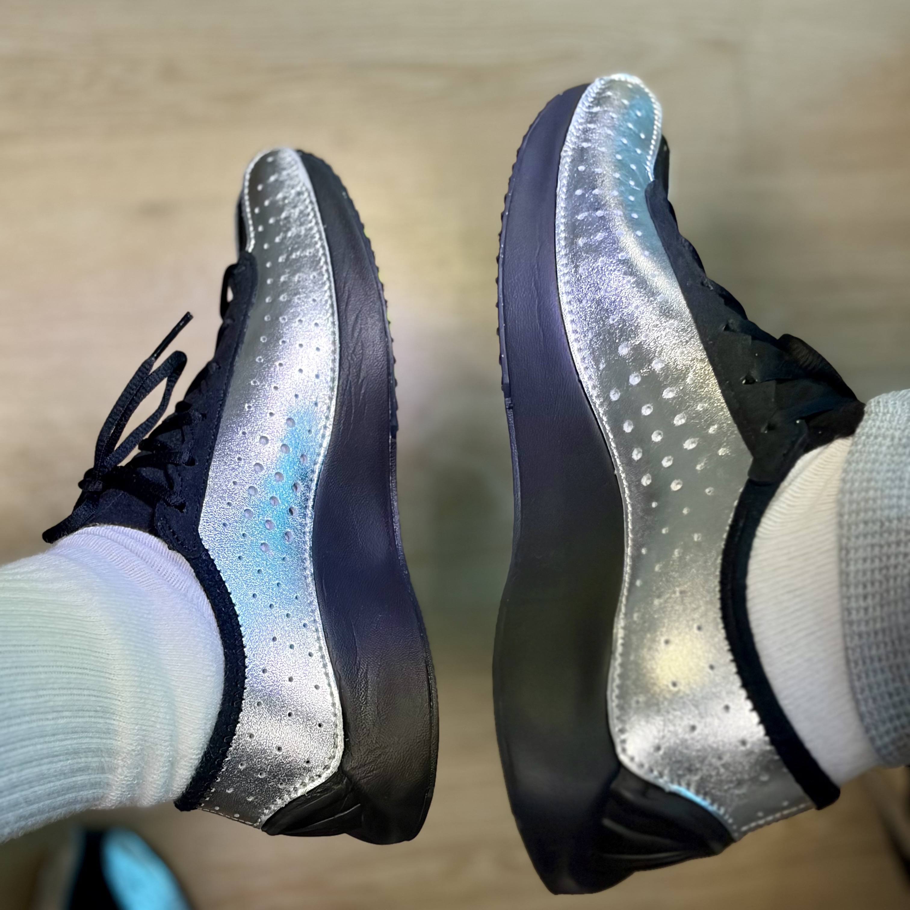 (W) Nike Air Superfly Metallic Silver and Black 착용 스타일 - 6