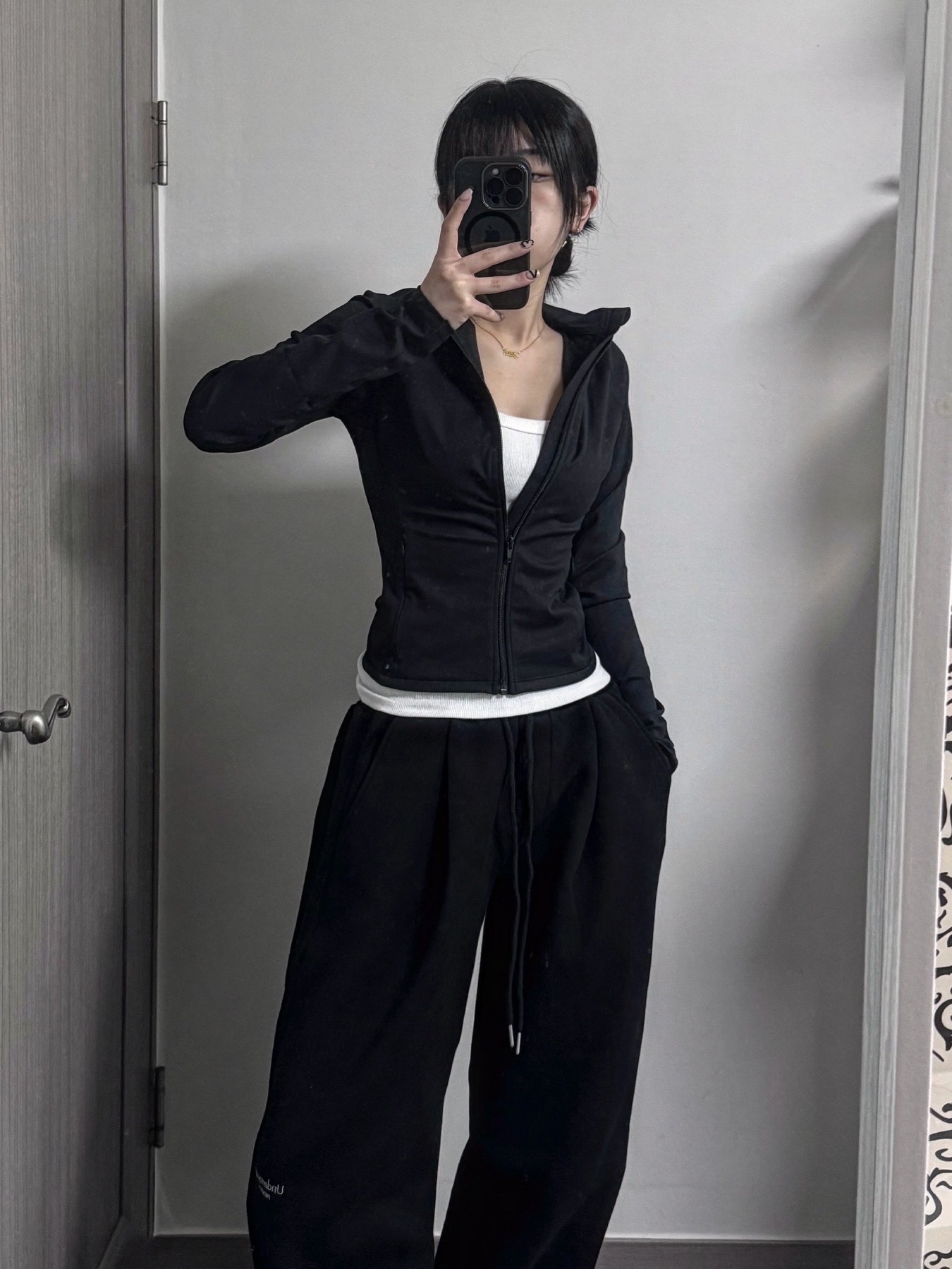 Undermycar Mu.03 Anti Fxxking Logo Play Oversized Sweat Jogger Black, Adidas Yeezy Slide Onyx 착용 스타일 - 2