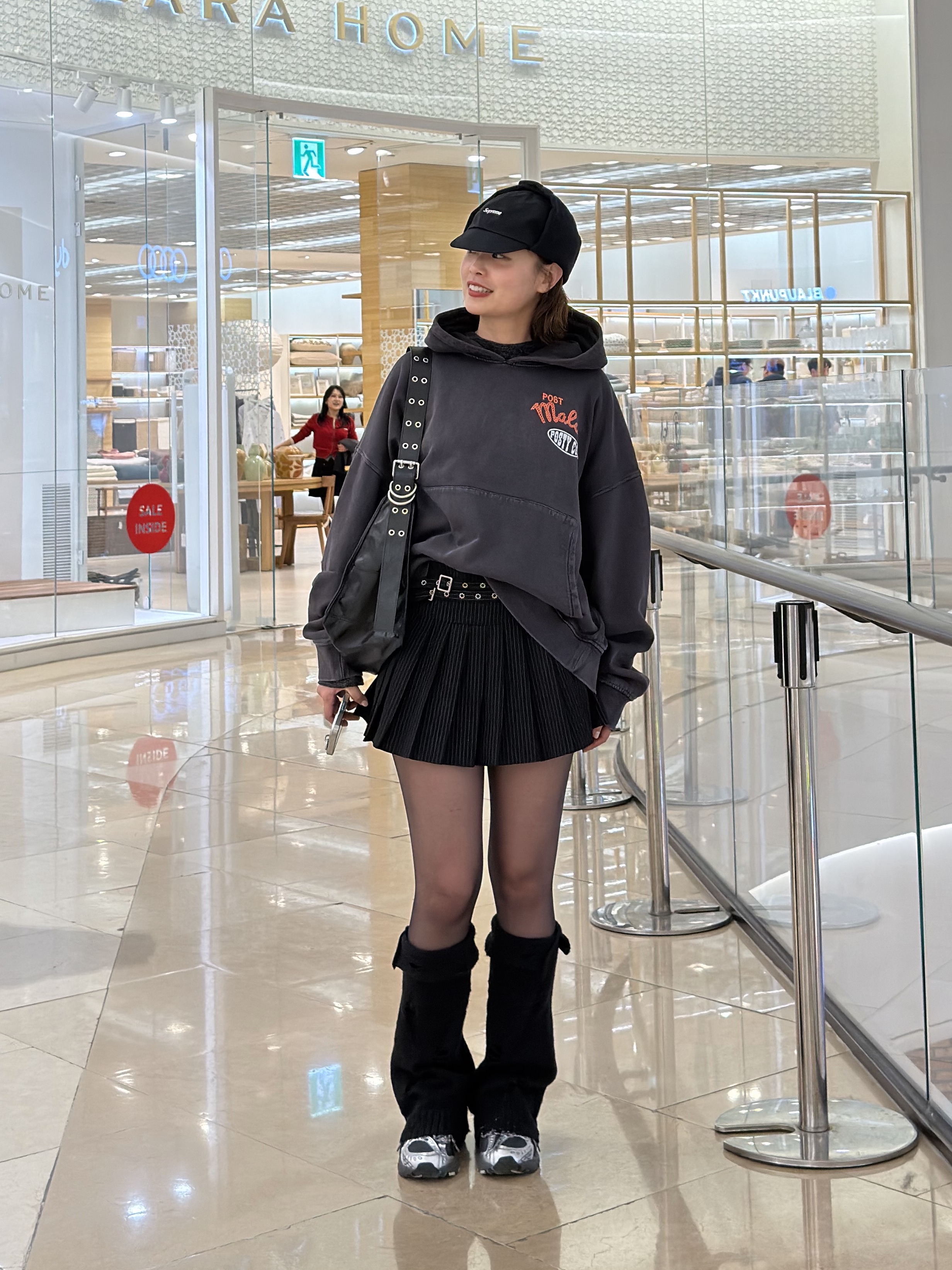 Supreme Gore-Tex Earflap Cap Black - 23FW, Asics Gel-Nimbus 10.1 Obsidian Grey Green Basil 착용 스타일 - 1