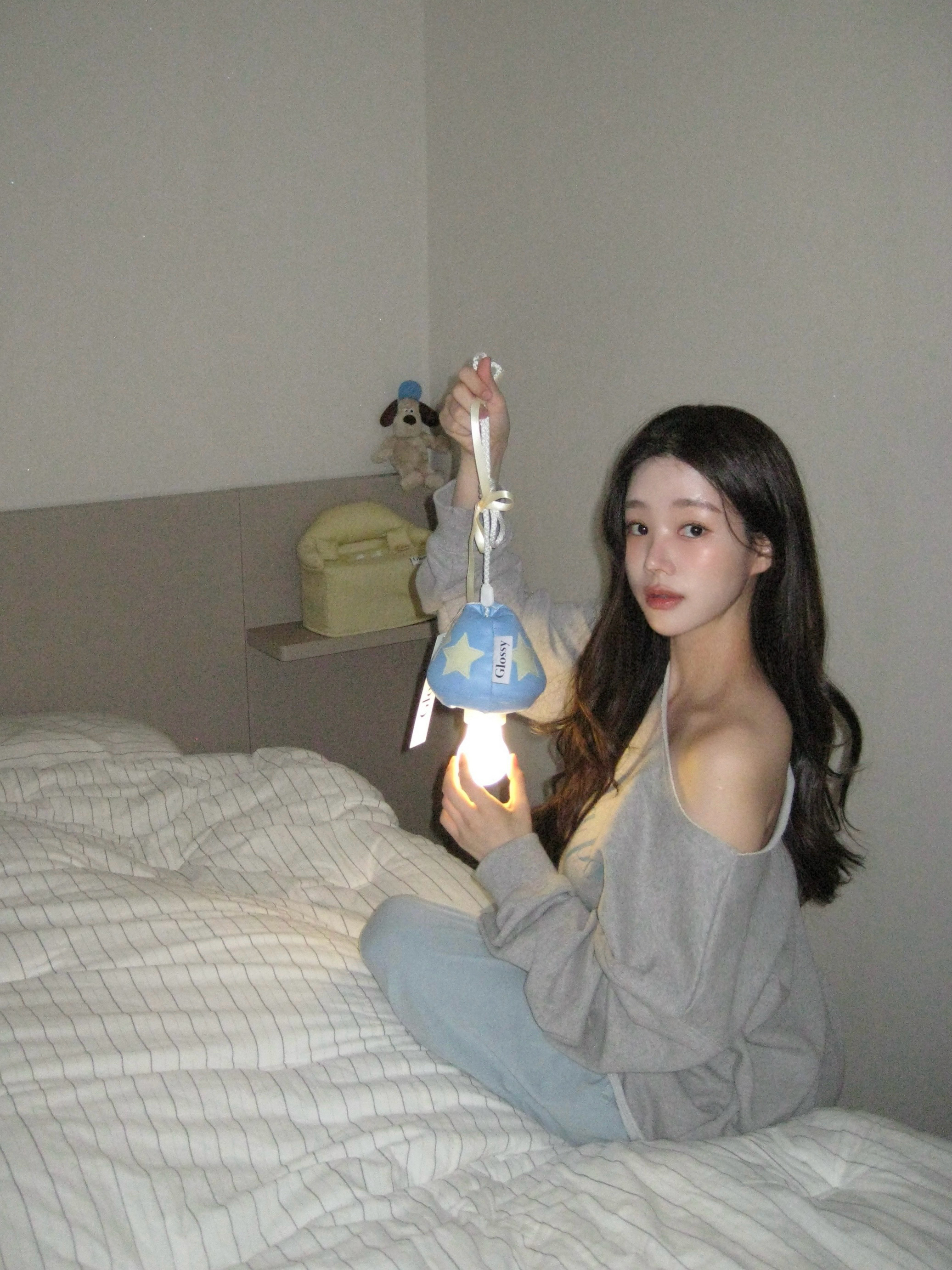 [KREAM 단독] Glossy Candy Star Mushroom Lamp Blue 착용 스타일 - 5