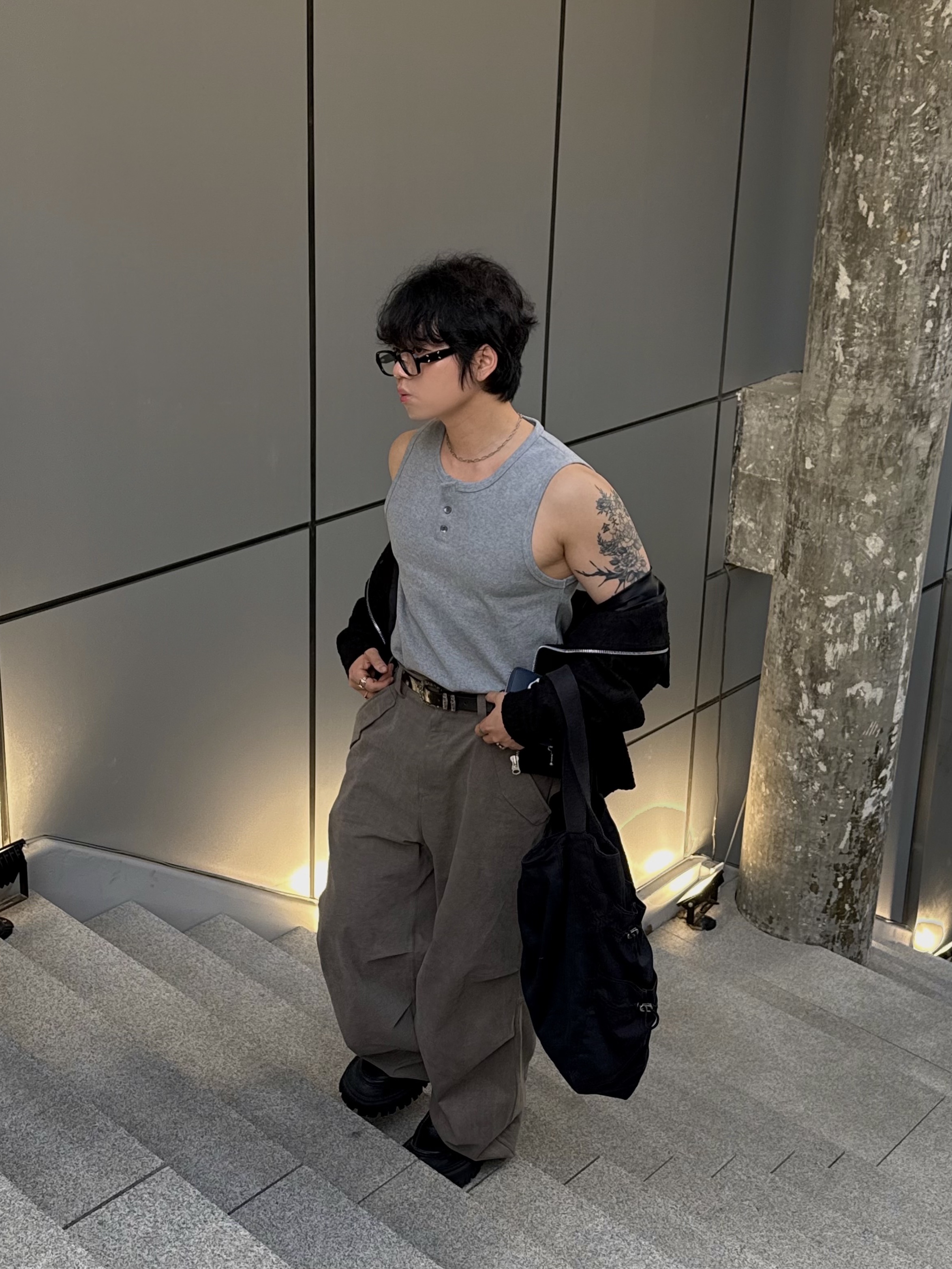 Gentle Monster x Maison Margiela MM114 Black Clear, Balenciaga Tractor Loafers Black 착용 스타일 - 6