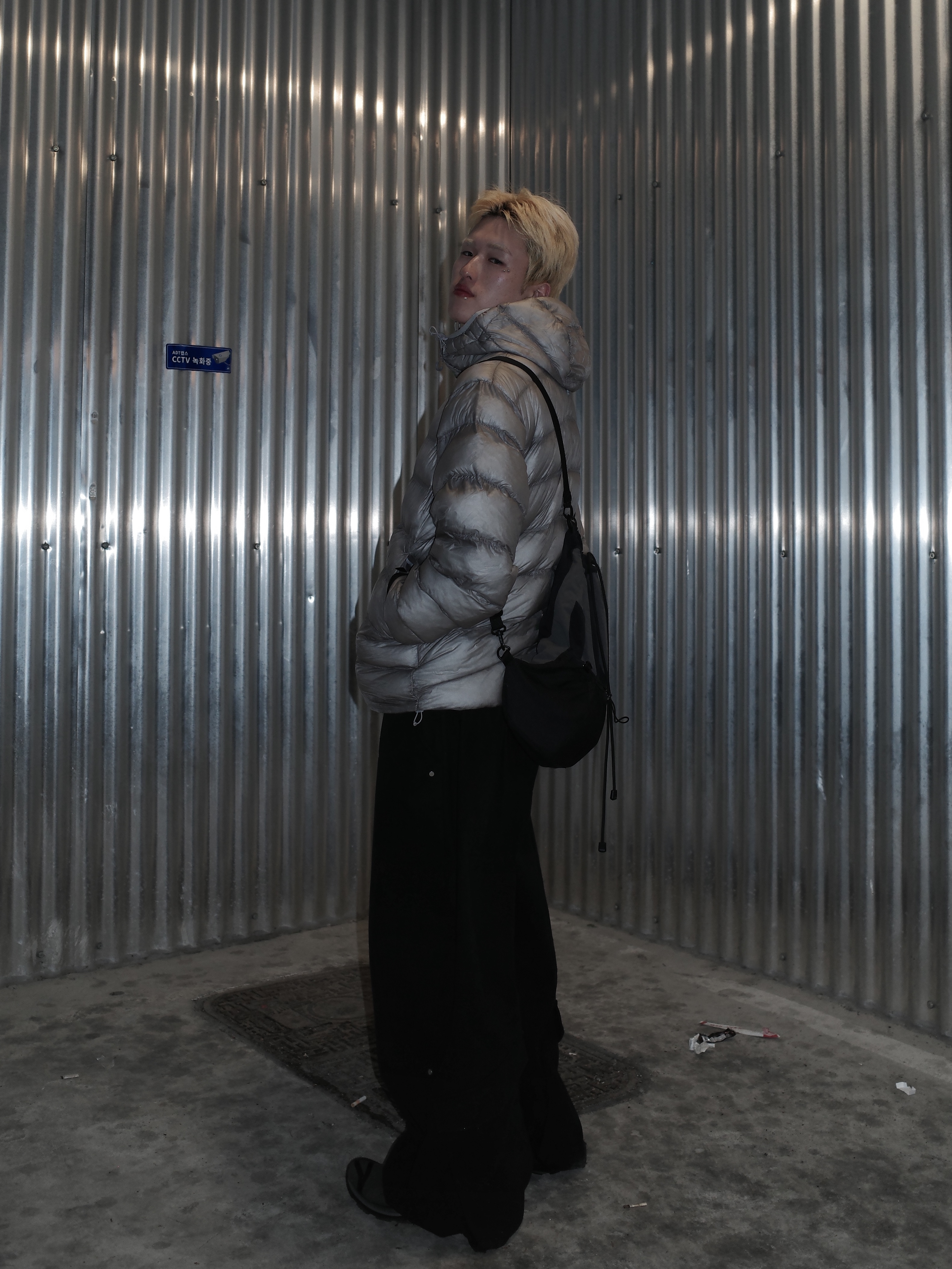 Salomon UNI Cross Insulation Jacket Light Grey, Asics x Vivienne Westwood Gel-Kayano 27 LTX Black 착용 스타일 - 4