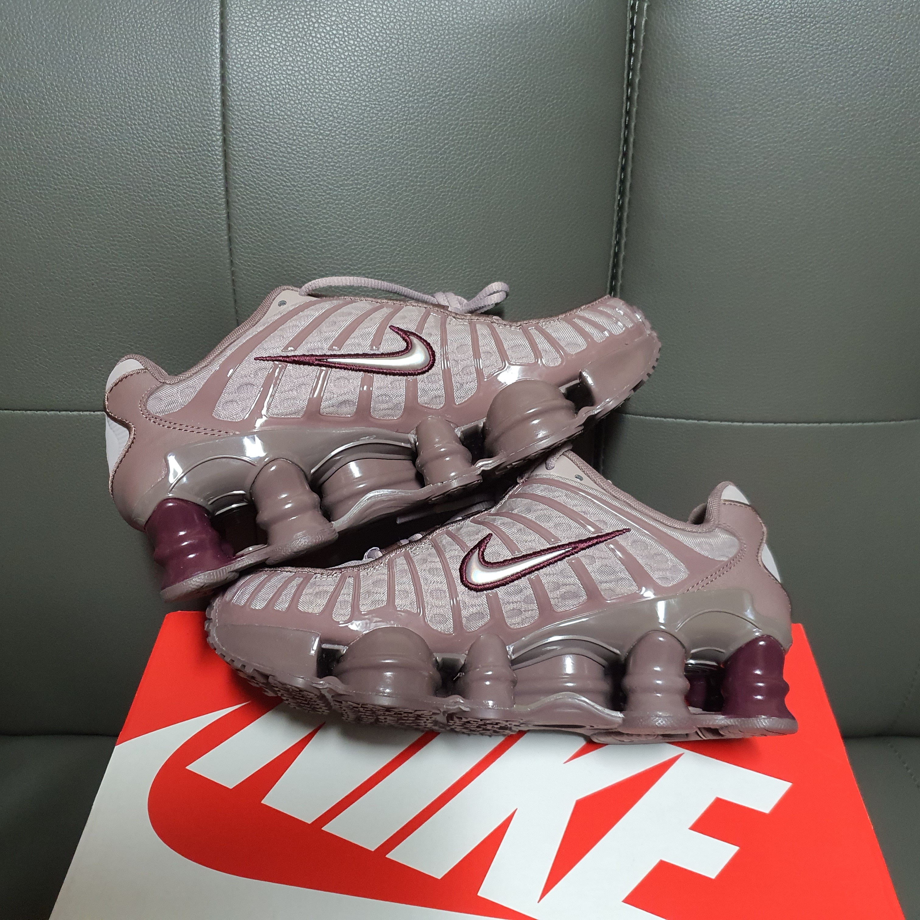 (W) Nike Shox TL Pumice Night Maroon 착용 스타일