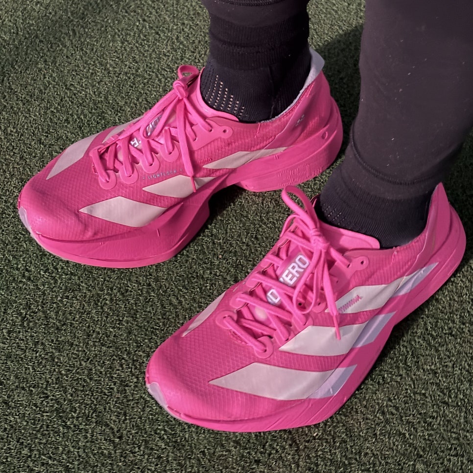 Adidas Adizero Adios Pro 4 Shock Pink Zero Metalic 착용 스타일