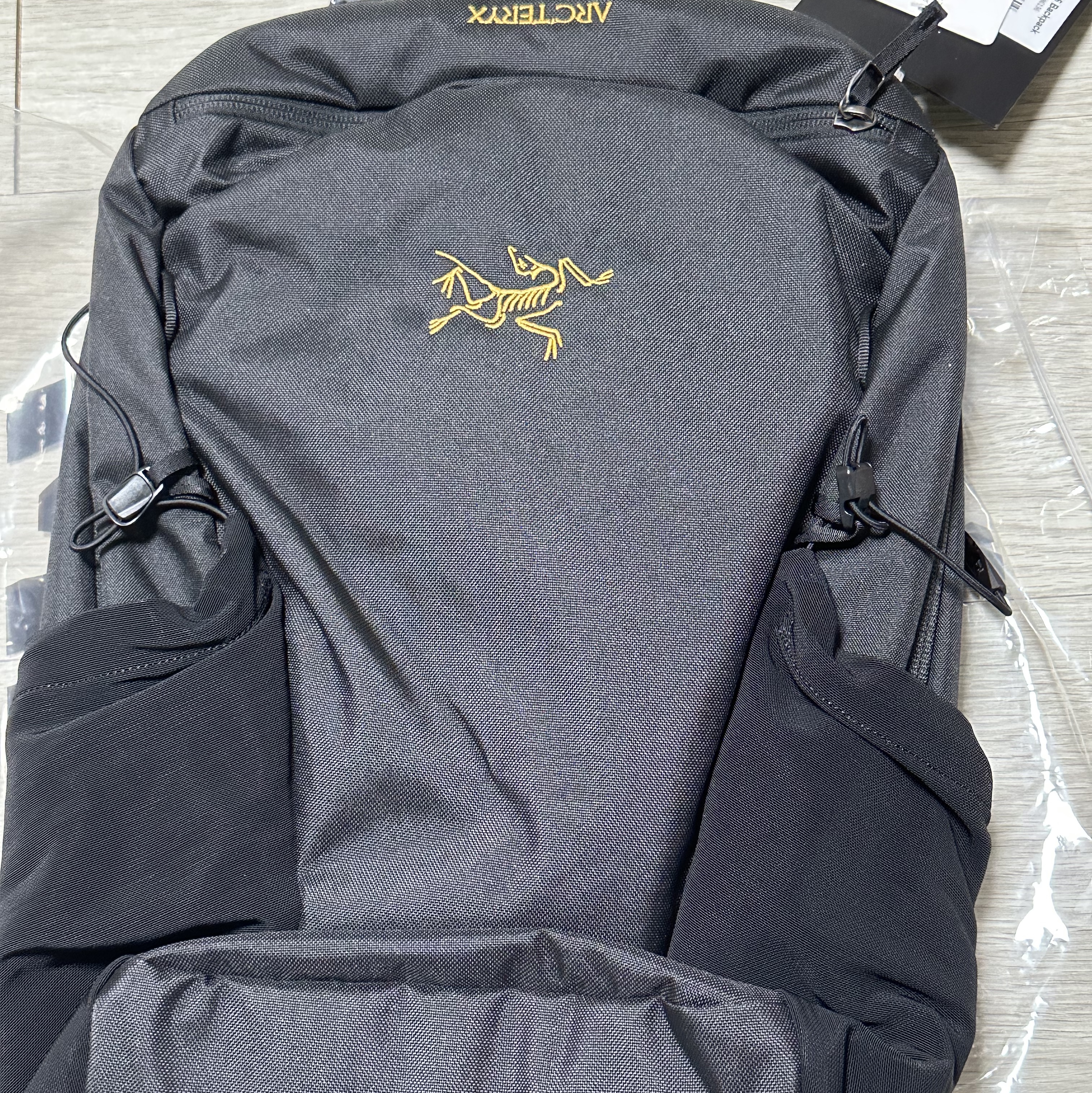 Arc'teryx Mantis 16 Backpack Black 착용 스타일