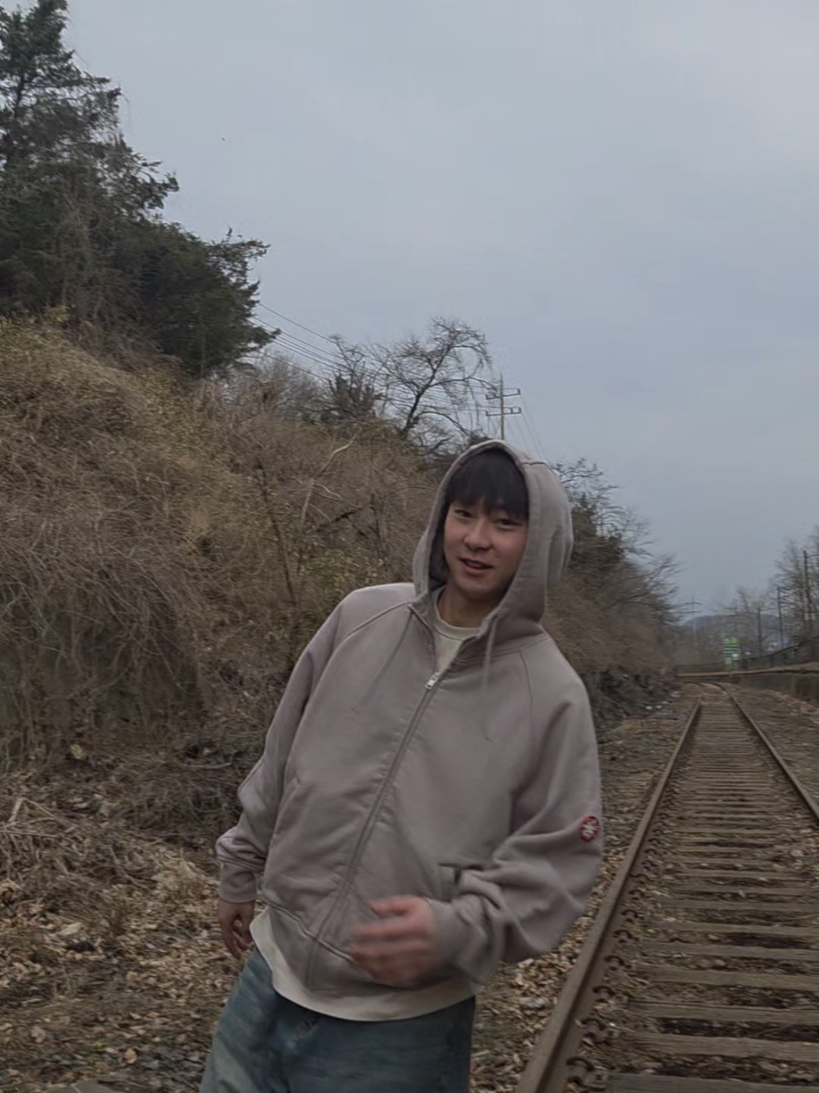 Cav Empt Solid Big Heavy Zip Hoody Beige - 26SS, Maison Mihara Yasuhiro Blakey OG Sole Distressed Canvas Low-top Sneakers White 착용 스타일 - 1
