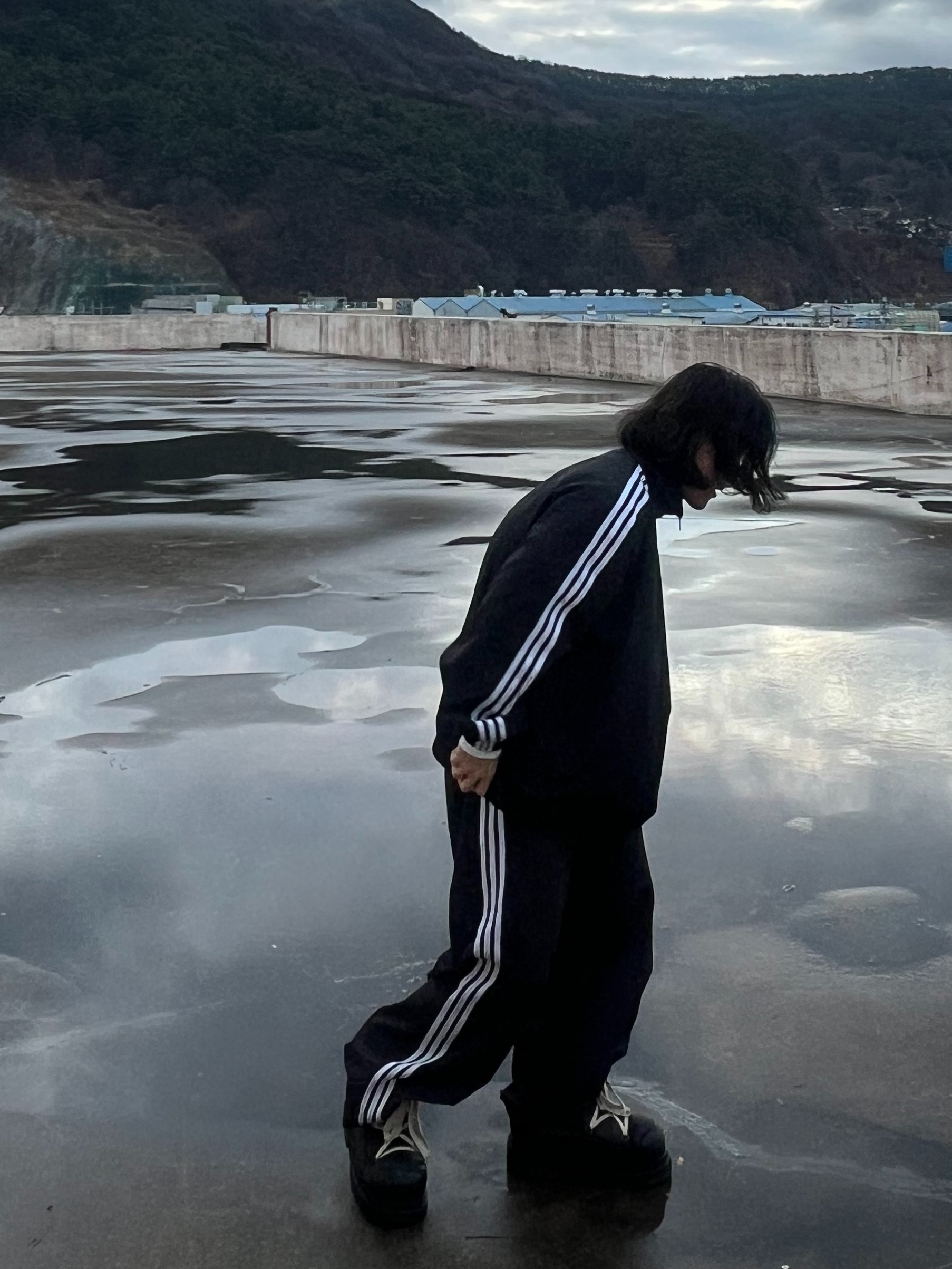 (W) Adidas Adilenium Season 3 Oversized Track Pants Black - KR Sizing, (W) Adidas Adilenium Season 3 Oversized Track Top Black - KR Sizing 착용 스타일 - 3