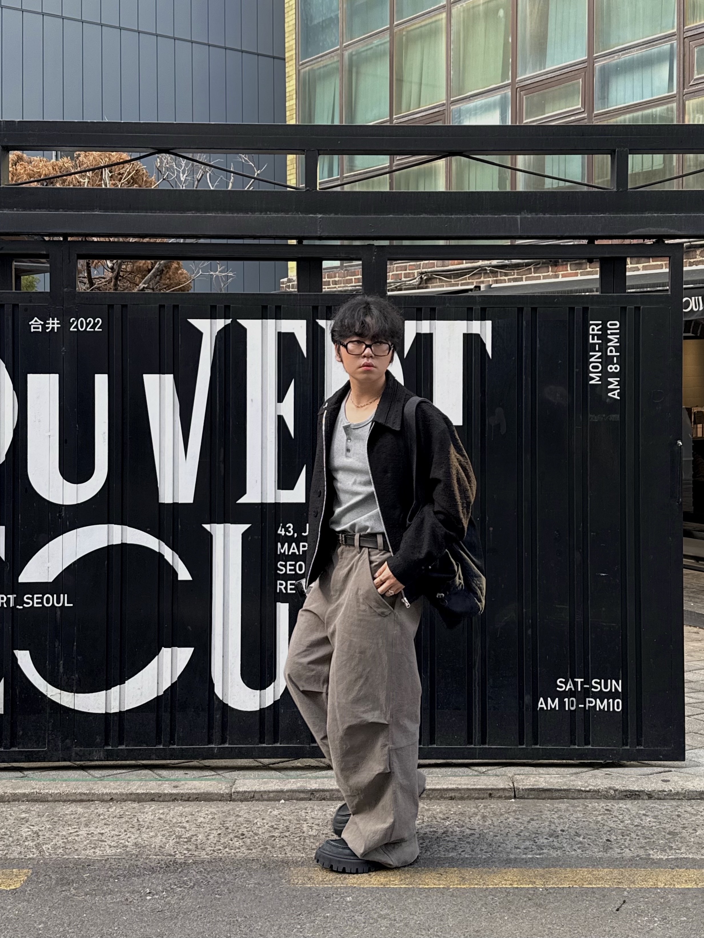 Gentle Monster x Maison Margiela MM114 Black Clear, Balenciaga Tractor Loafers Black 착용 스타일 - 5