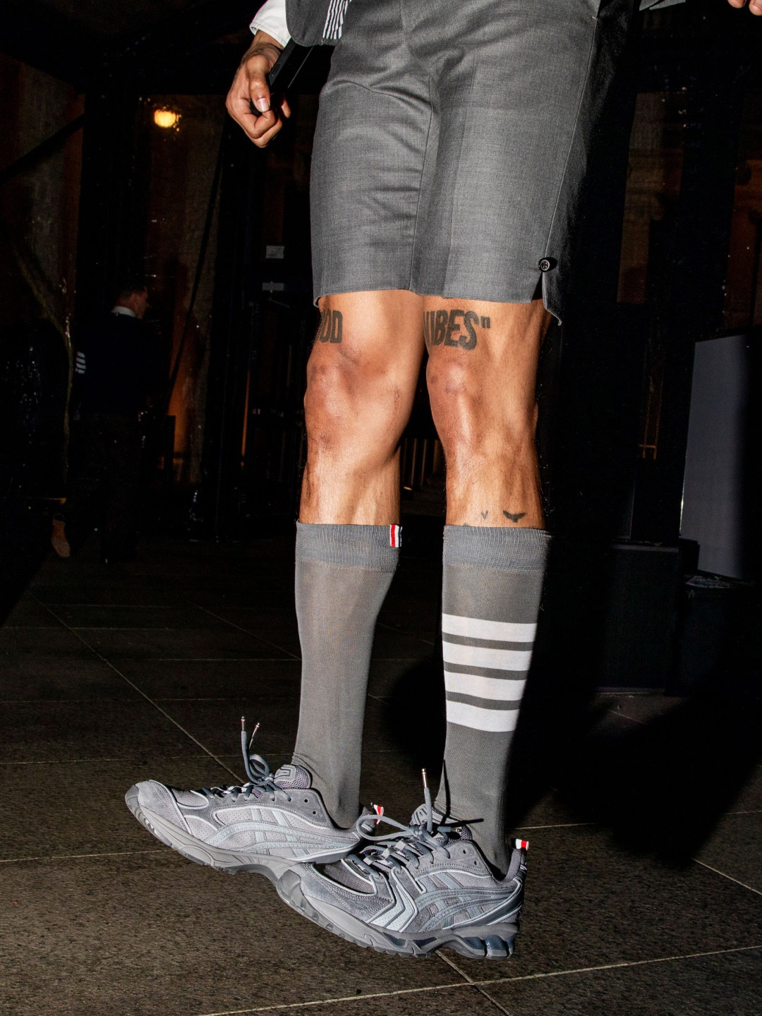 Asics x Thom Browne Gel-Kayano 14 Grey, Asics x Thom Browne Gel-Kayano 14 White 착용 스타일 - 2