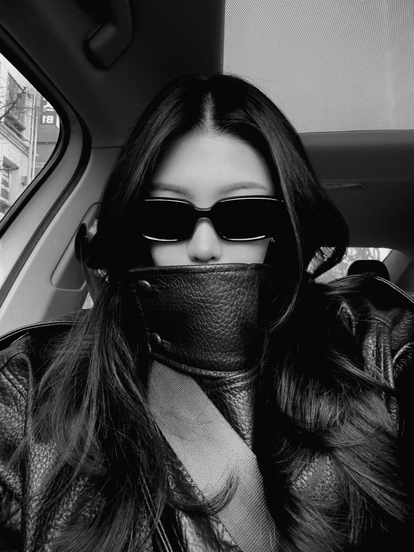 Gentle Monster Antena 01 Black, Zara Faux Leather Jacket Black 착용 스타일