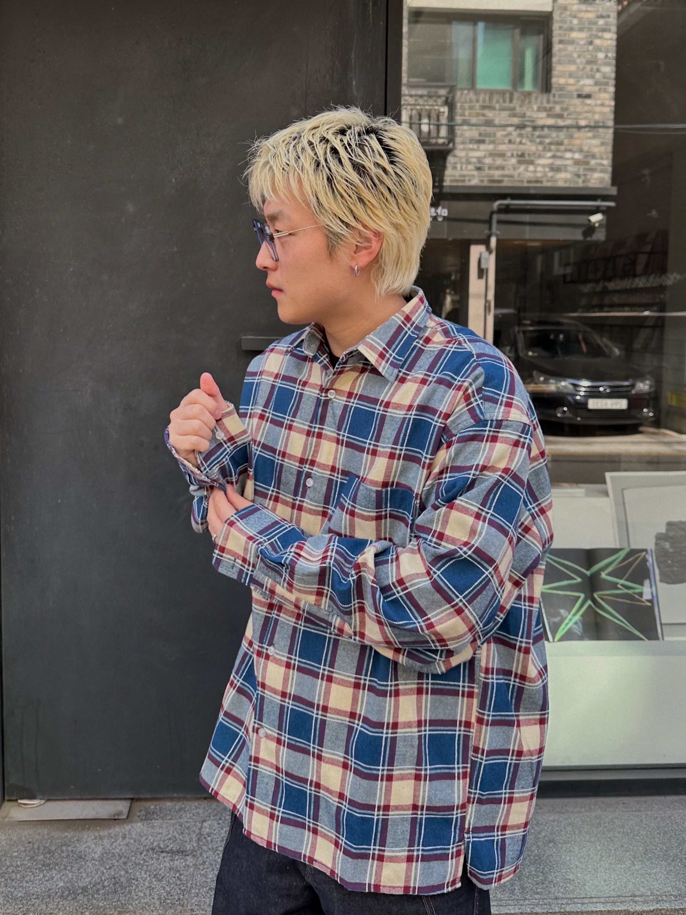 QT8 GARMENTS Rustic Core Flannel Check Shirt Blue 착용 스타일 - 4