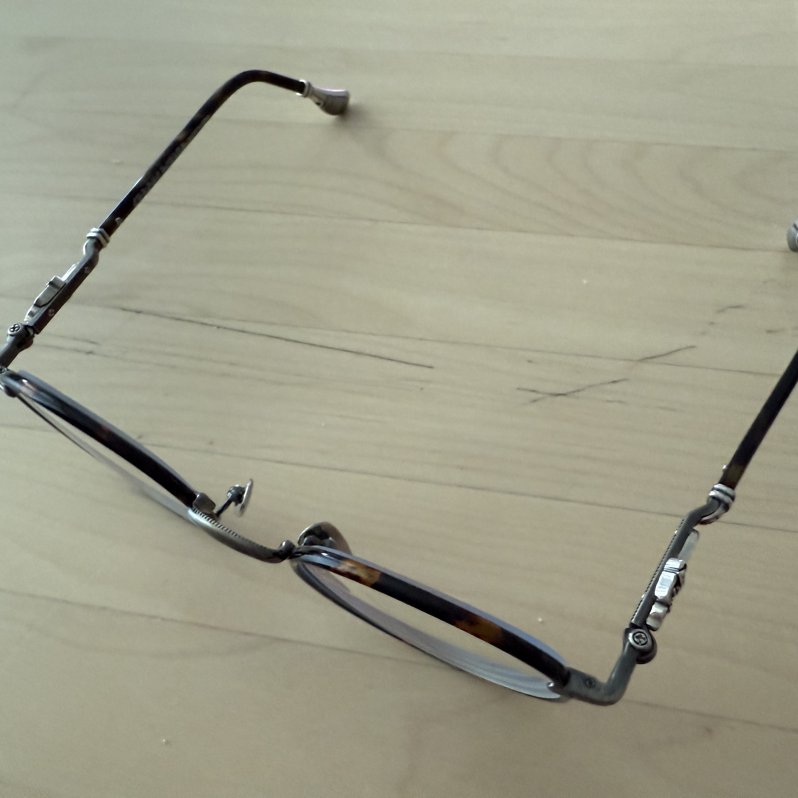 Chrome Hearts Firkin Dark Tortoise Antique Silver 착용 스타일 - 3