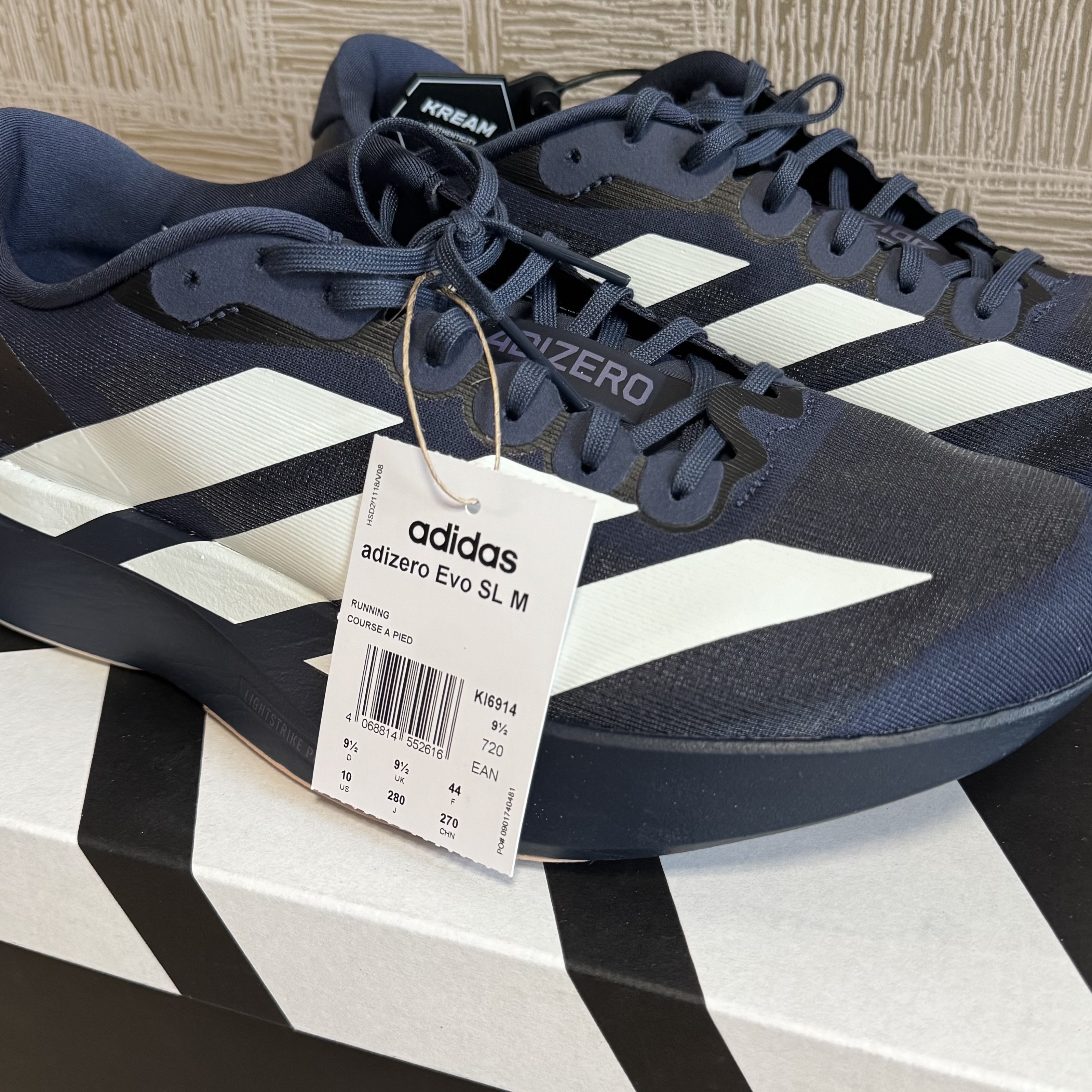 Adidas Adizero EVO SL Navy 착용 스타일 - 1