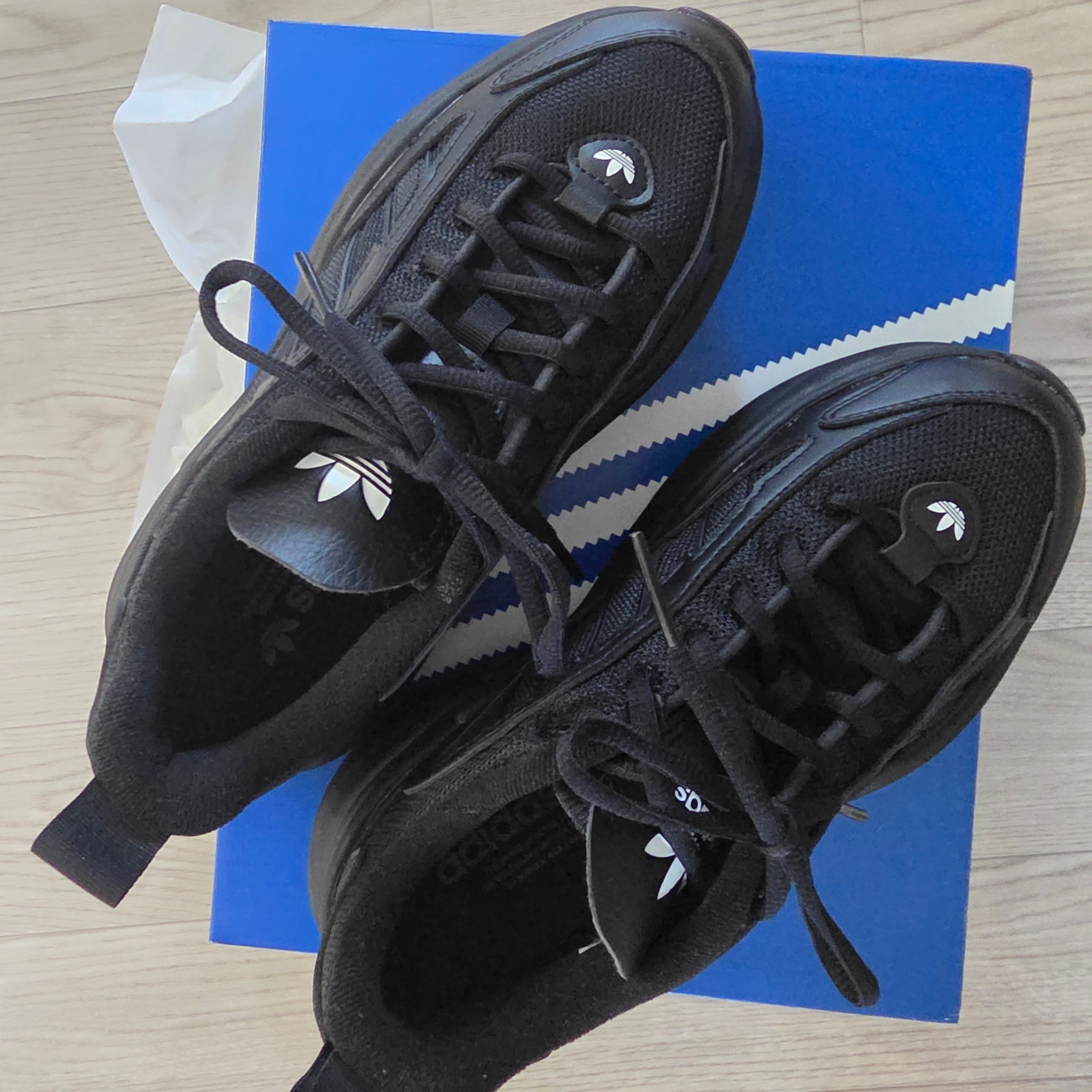 (W) Adidas Ozgaia Core Black 착용 스타일 - 2