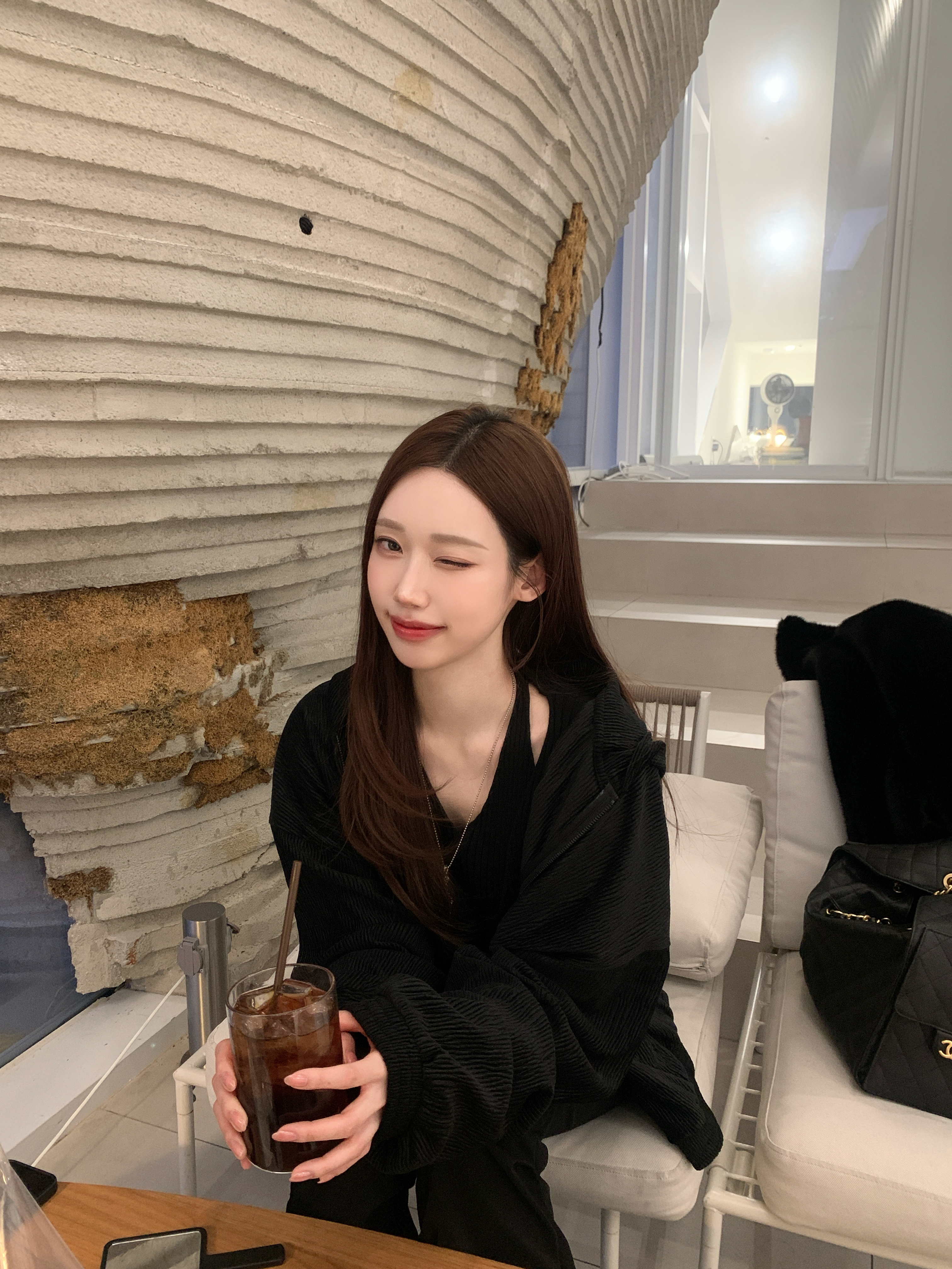 Nonnod Zen Pleats Zip Hoodie Black, Hera Sensual Nude Gloss 462 Speechless 착용 스타일 - 1