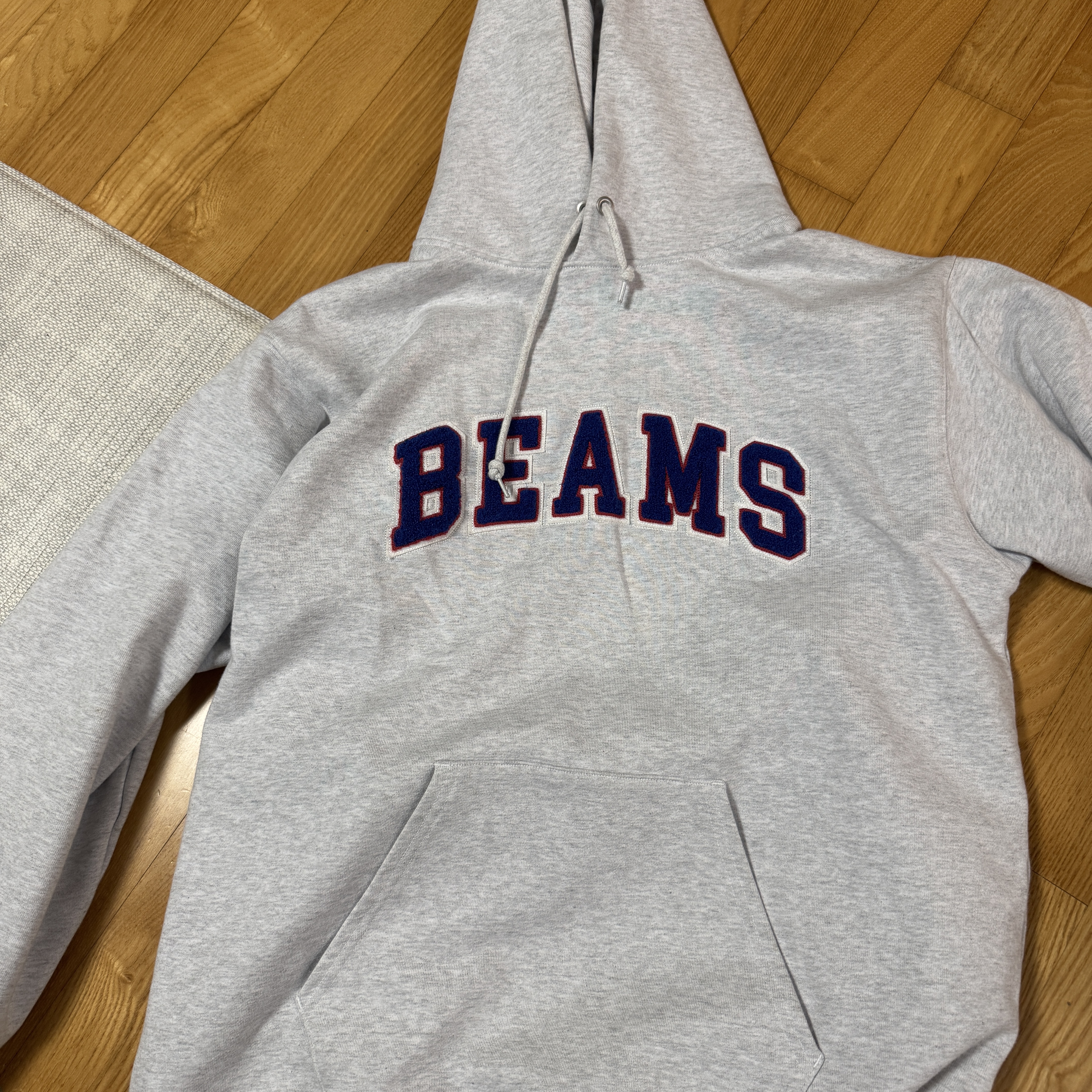 Beams Basic Hoodie Ash Grey 착용 스타일