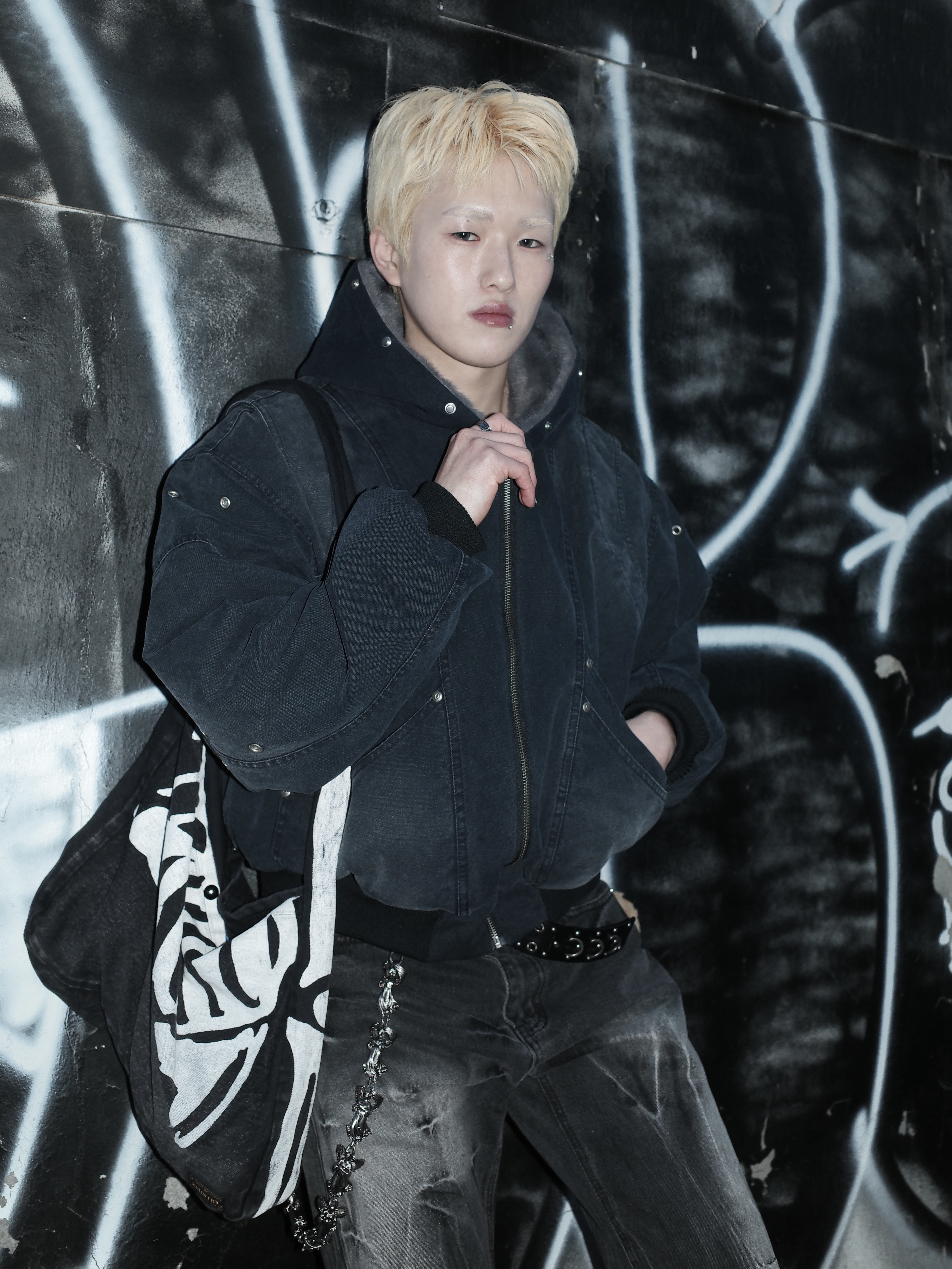 Dr. Martens x Rick Owens Quad Sole Steel Toe Boots Black, Kapital 14 oz. Denim Bone Print Book Bag Black 착용 스타일 - 6