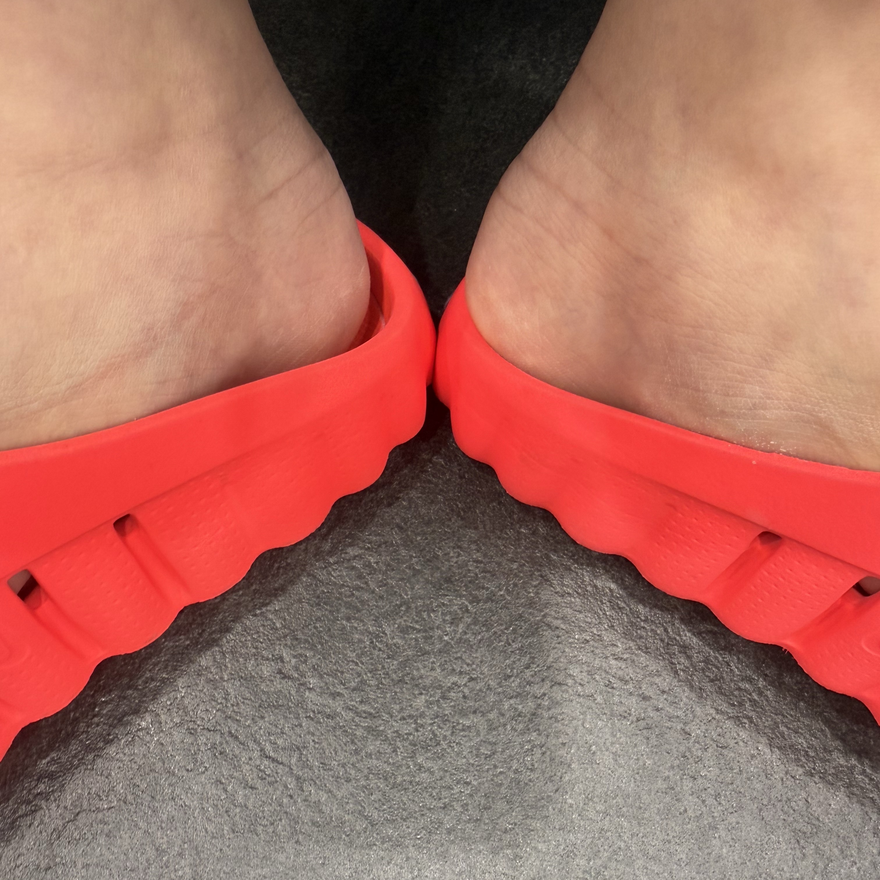 (W) Nike Mind 001 Solar Red Hyper Crimson 착용 스타일 - 2