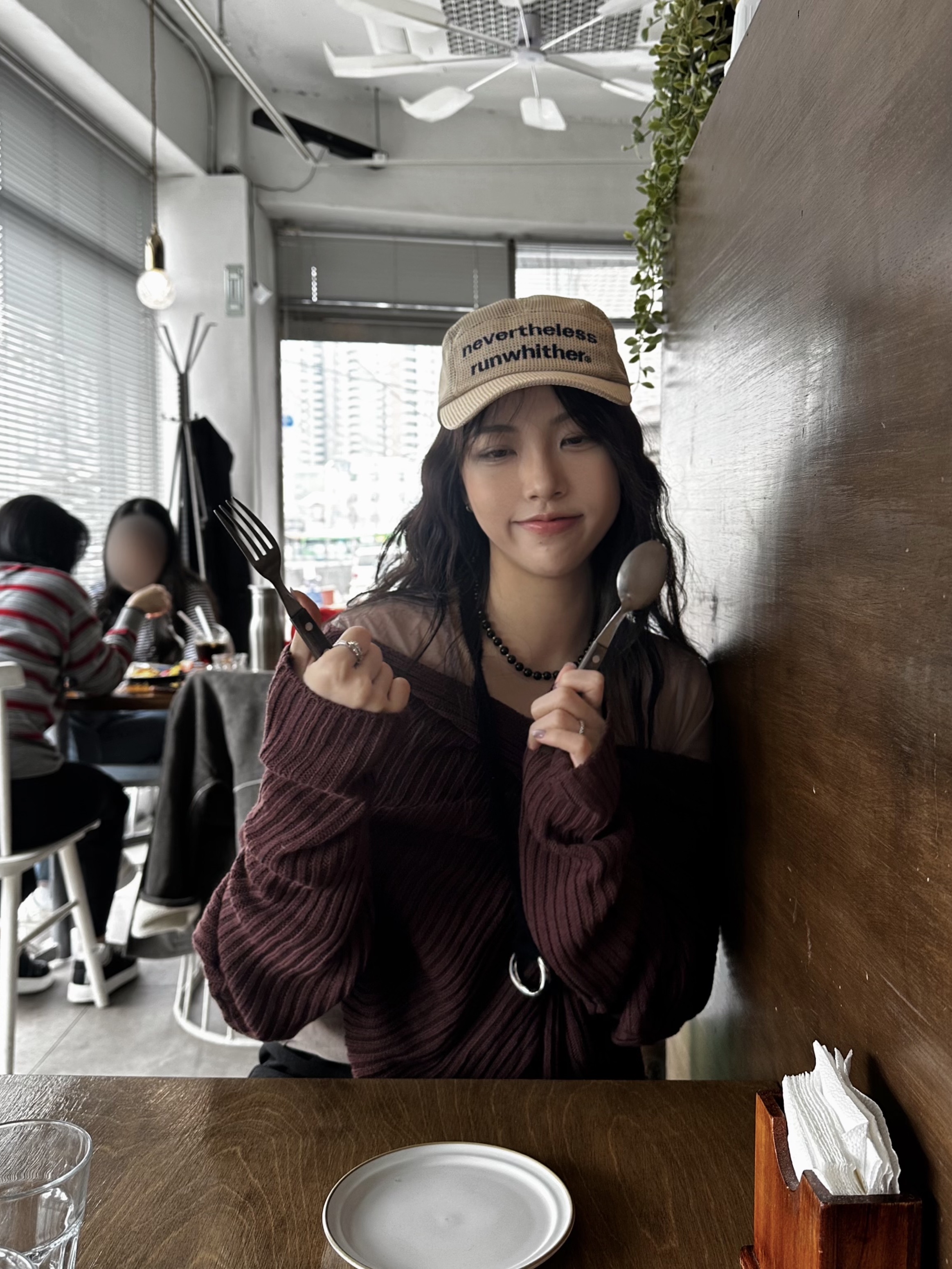[KREAM 단독] runwhither Mesh Cap Beige 착용 스타일 - 3