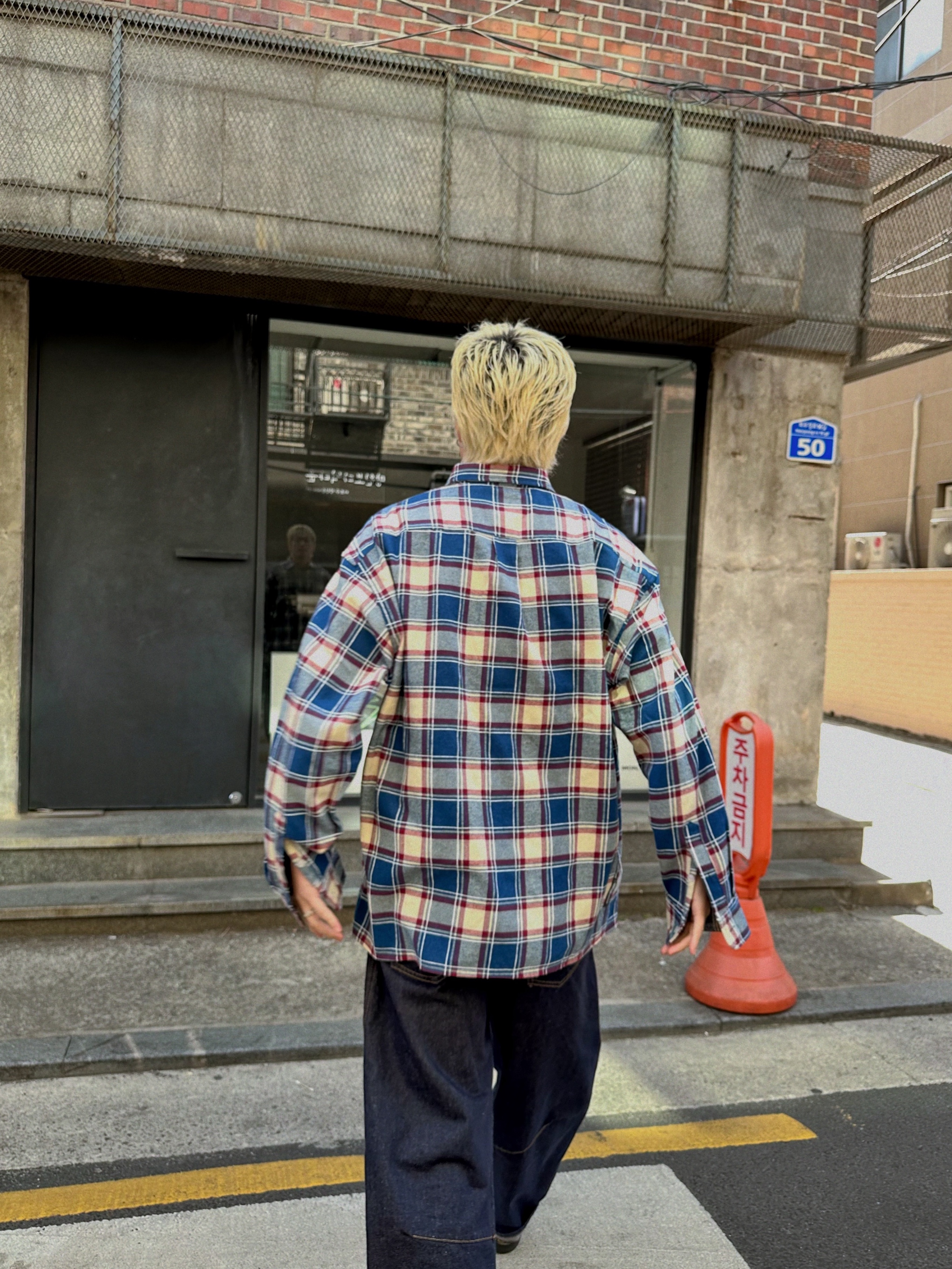 QT8 GARMENTS Rustic Core Flannel Check Shirt Blue 착용 스타일 - 5