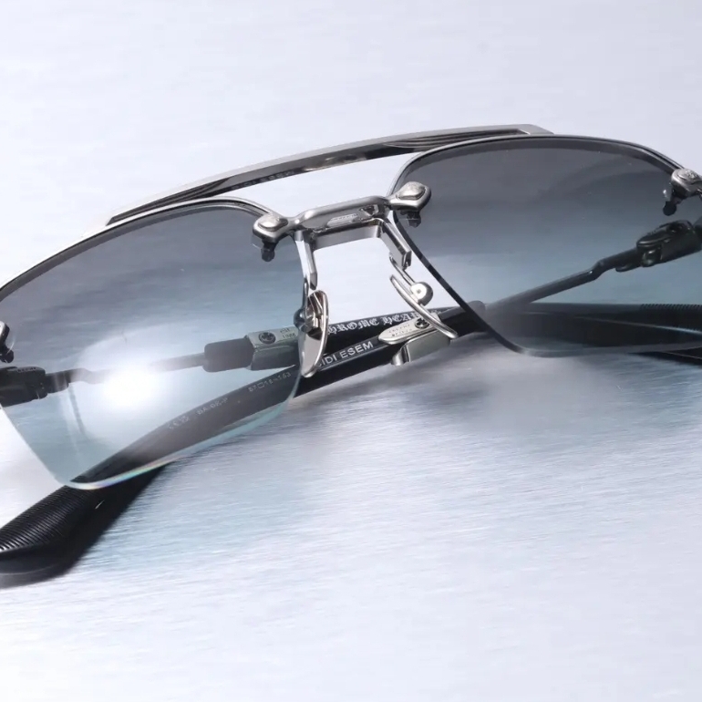 Chrome Hearts Bidi Esem Brushed Alloy Black Plastic 착용 스타일 - 5