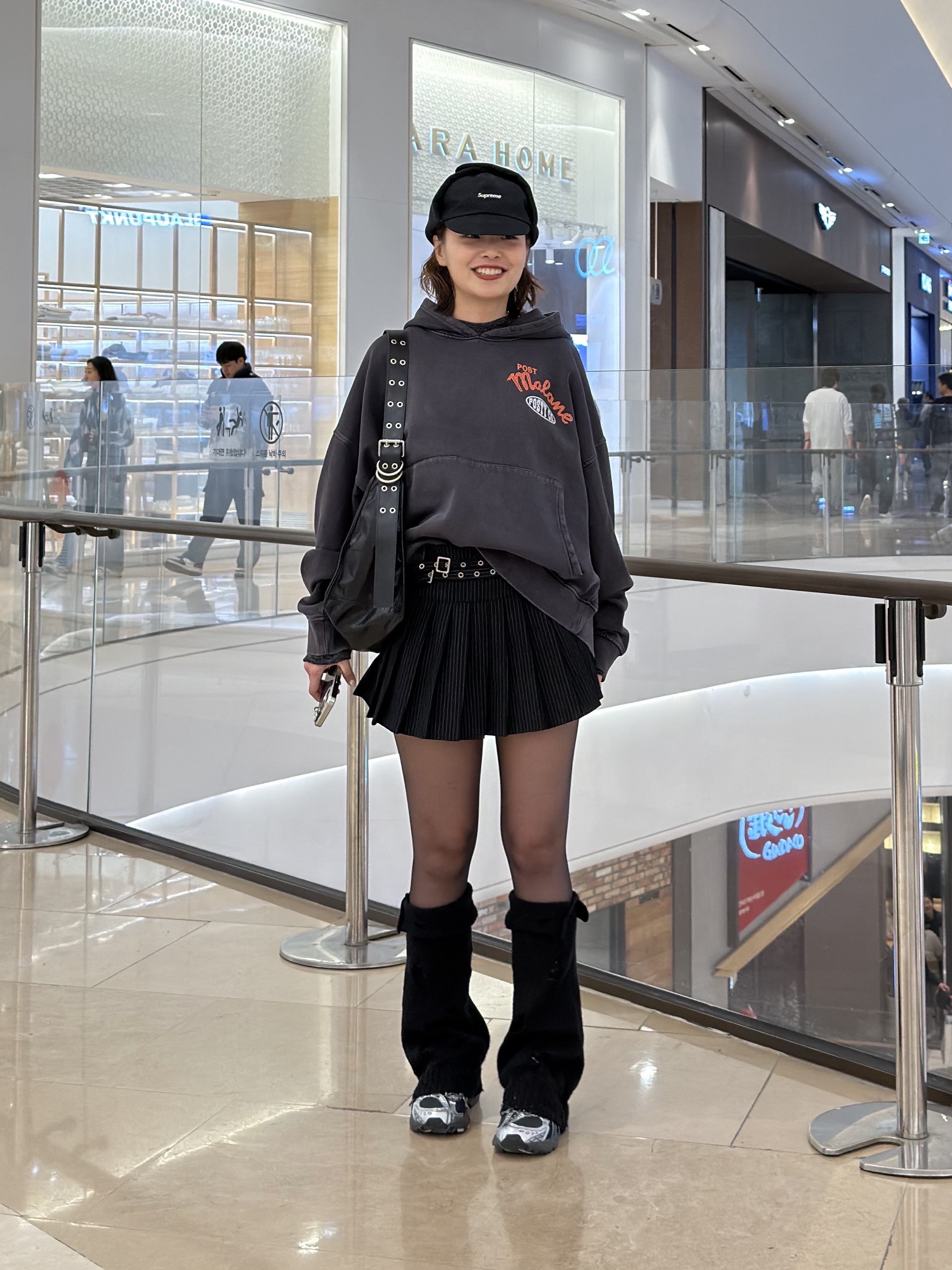 Supreme Gore-Tex Earflap Cap Black - 23FW, Asics Gel-Nimbus 10.1 Obsidian Grey Green Basil 착용 스타일 - 2