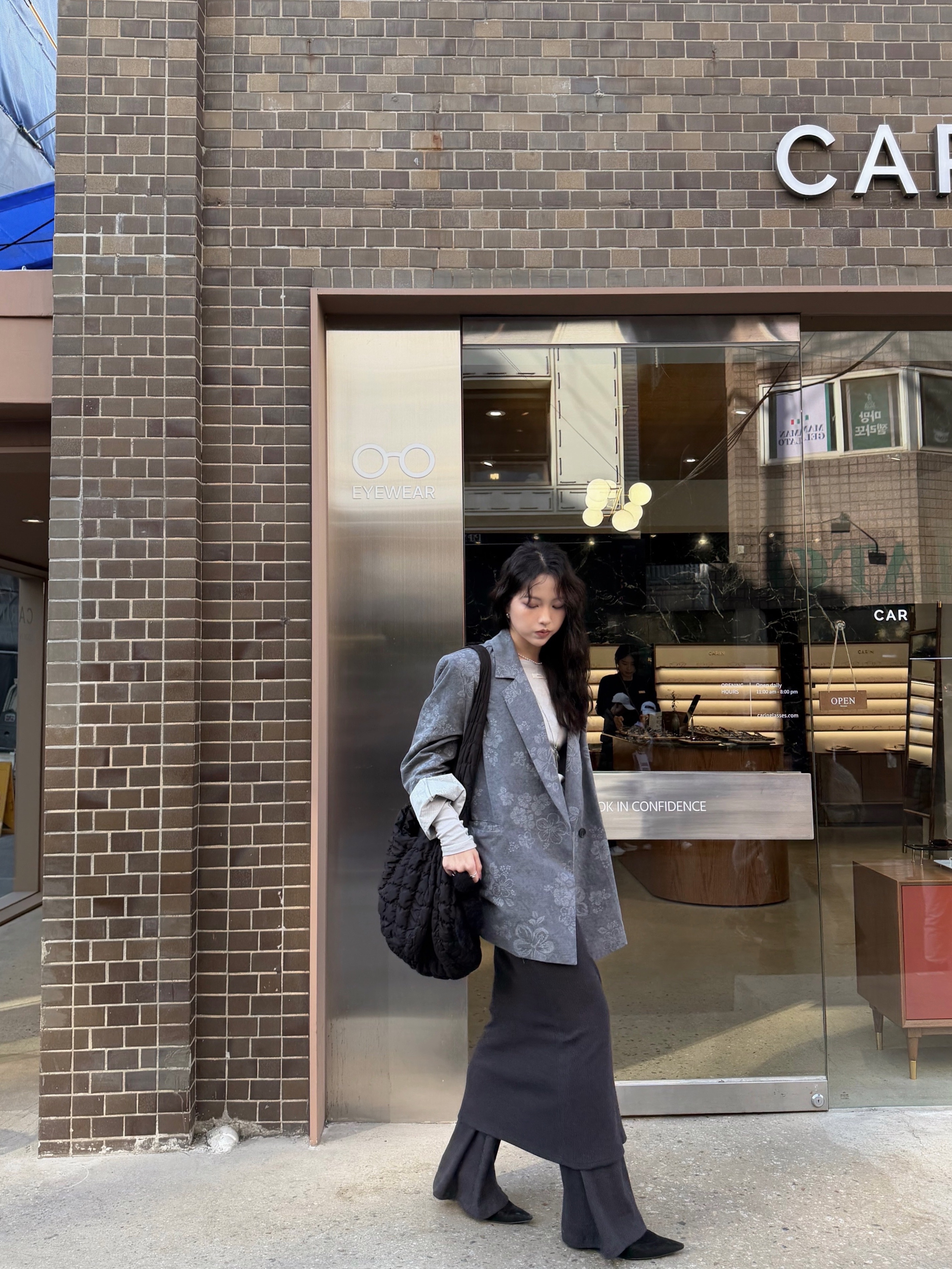 COS Quilted Oversized Shoulder Bag Black ์ฐฉ์ฉ ์คํ์ผ - 5
