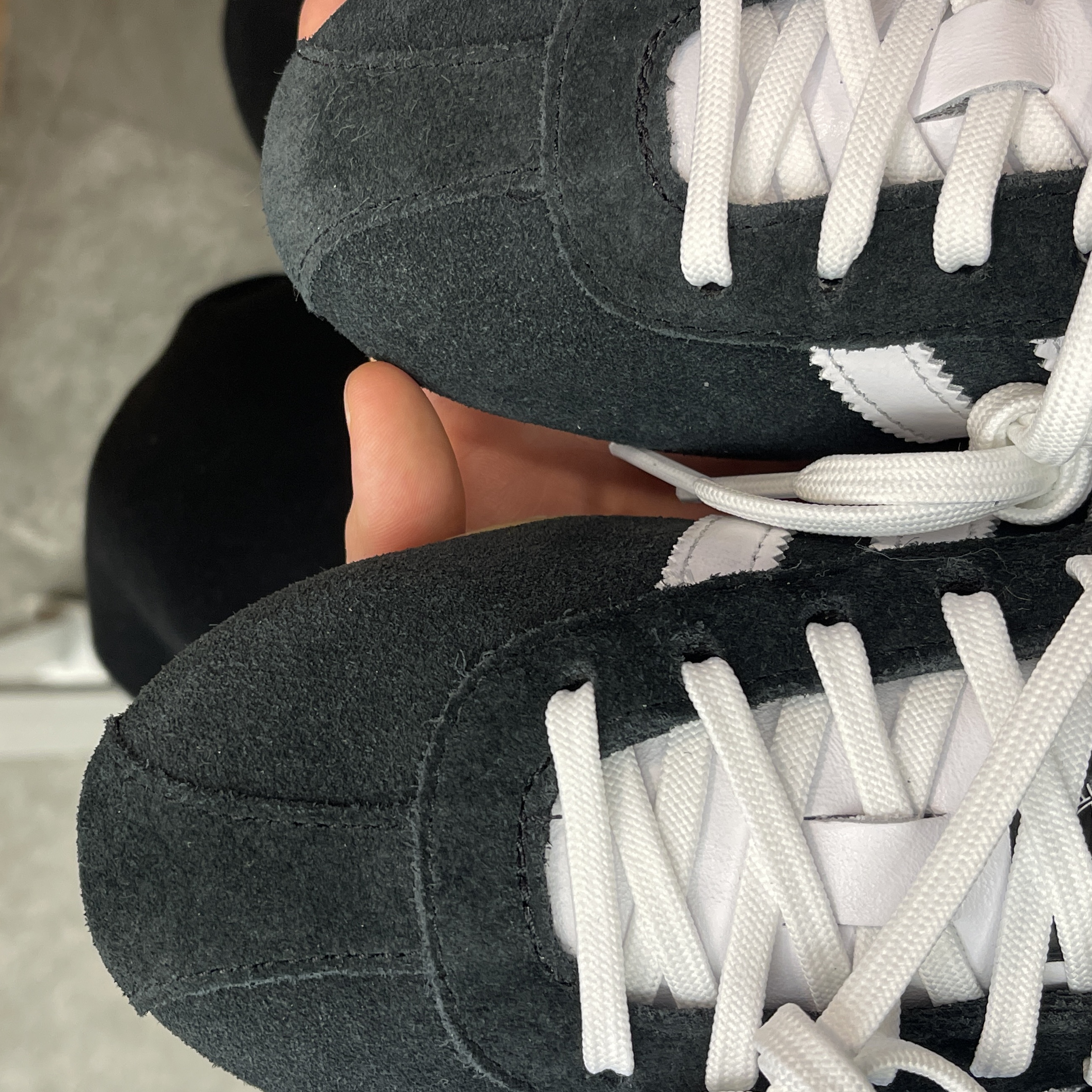 (W) Adidas Tokyo Core Black Cloud White 착용 스타일