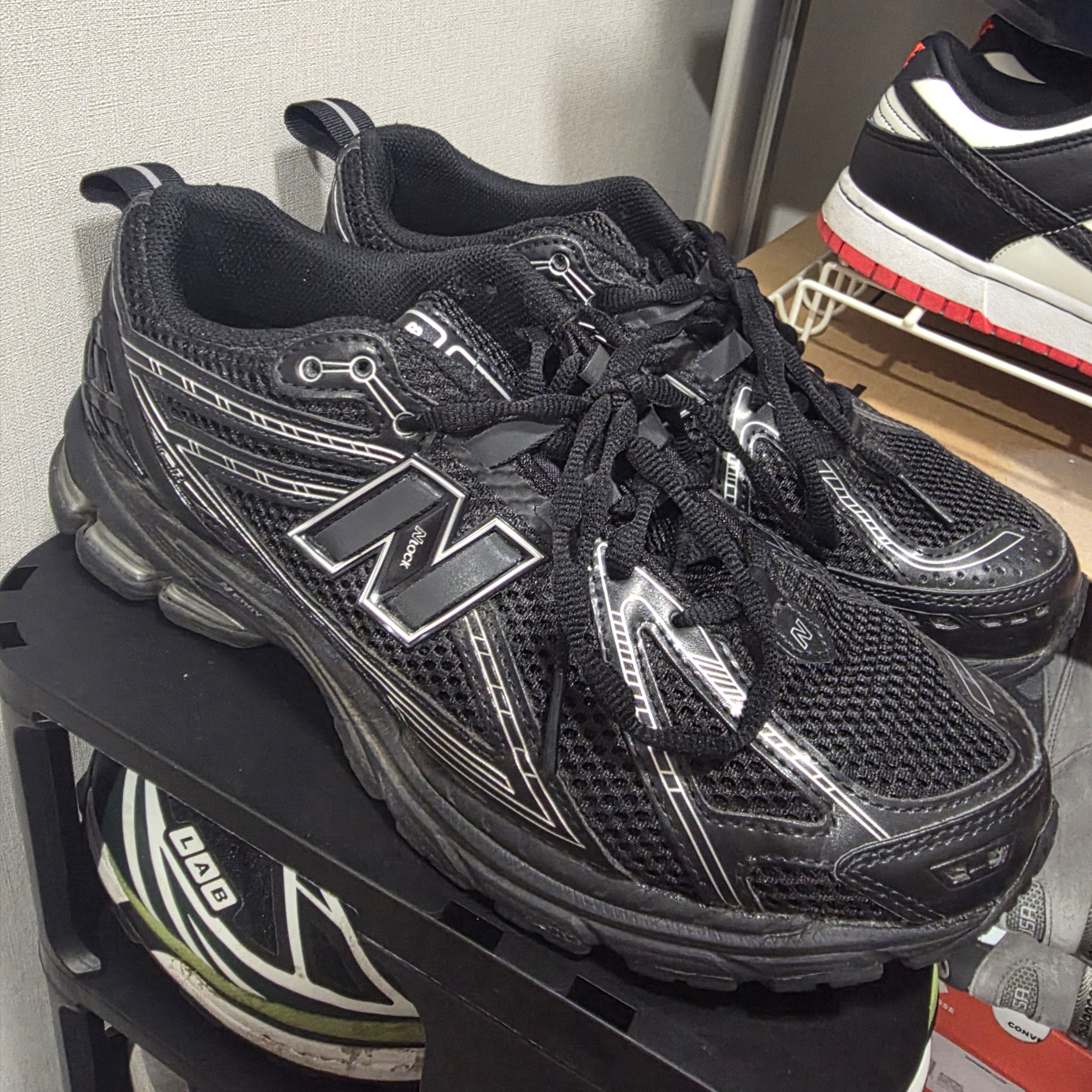 New Balance 1906R Black Silver Metallic 착용 스타일