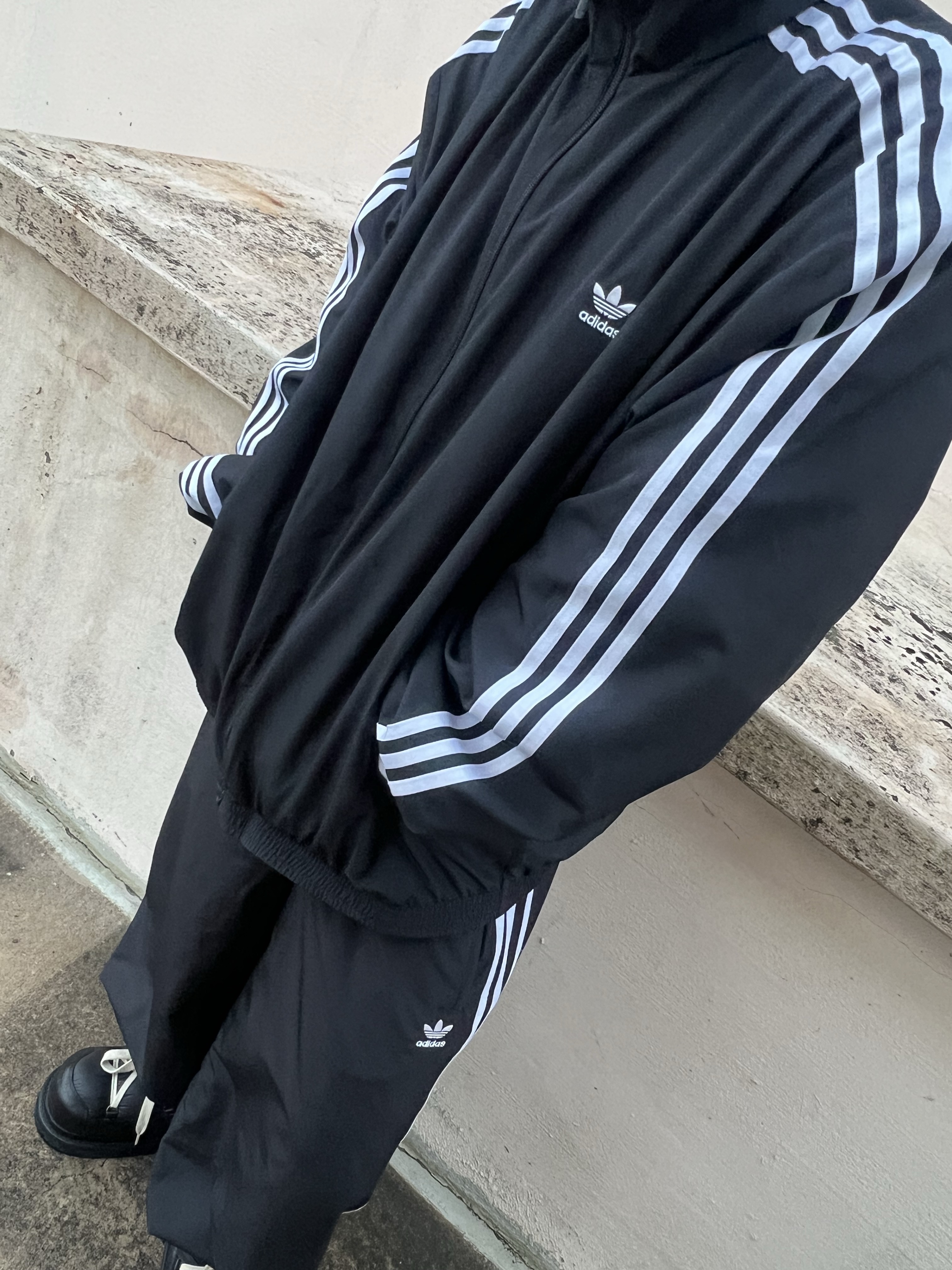 (W) Adidas Adilenium Season 3 Oversized Track Pants Black - KR Sizing, (W) Adidas Adilenium Season 3 Oversized Track Top Black - KR Sizing 착용 스타일 - 5