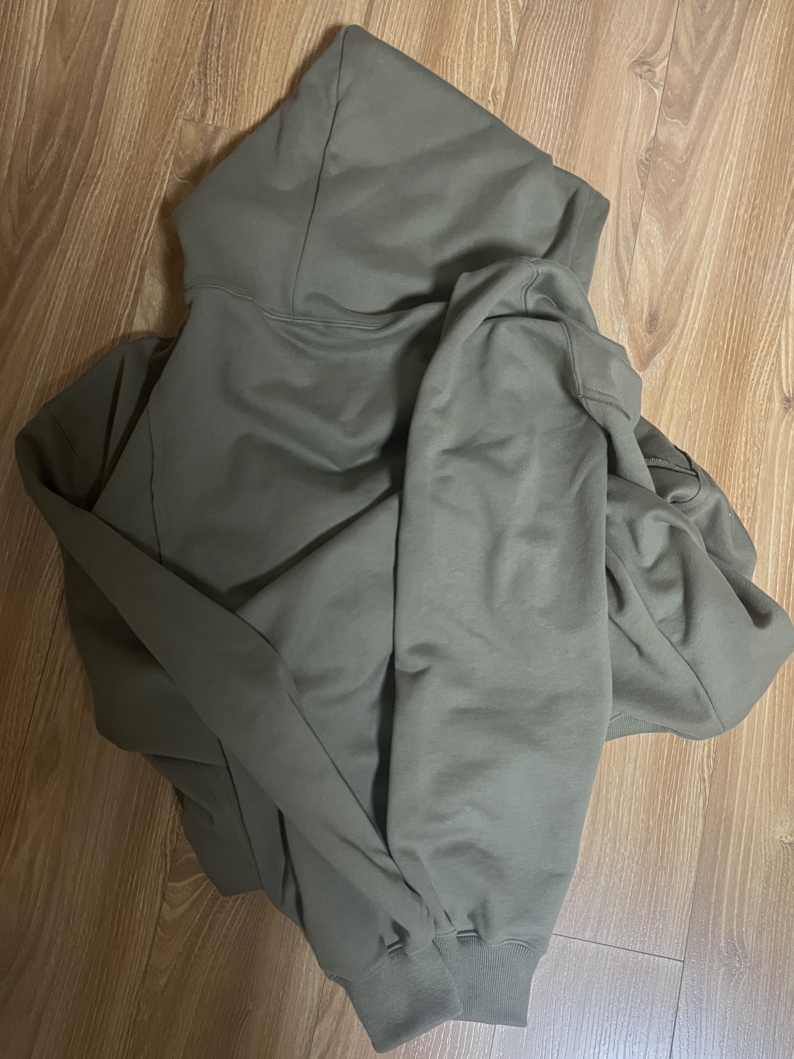 [더블적립] sunlovetour Daybreak Brushed Hoodie Heather Olive 착용 스타일