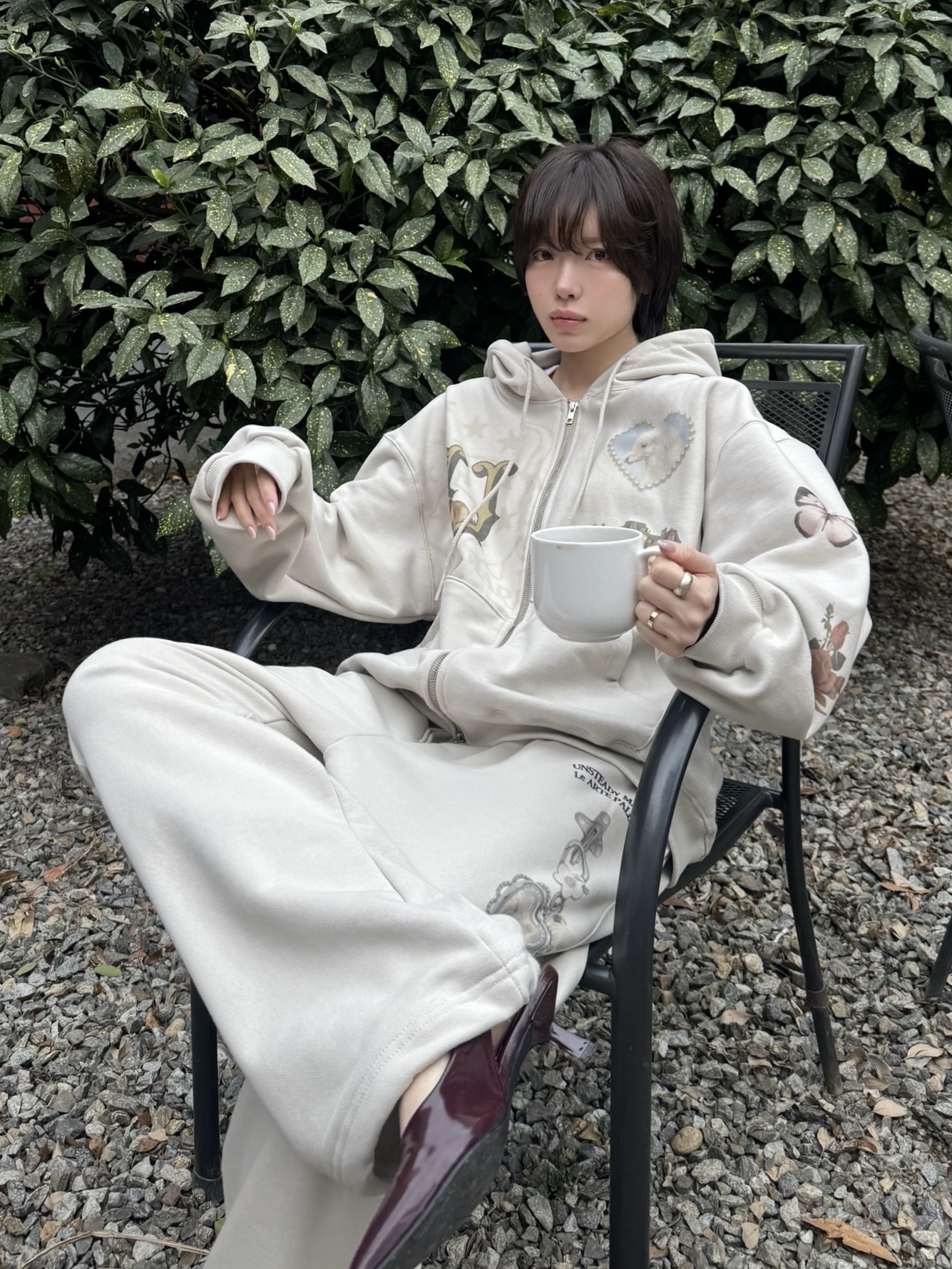 Unsteadymarket Souvenir Zip up Hoodie_Sand Beige, Unsteadymarket Souvenir Sweat Pants_Sand Beige 착용 스타일 - 2