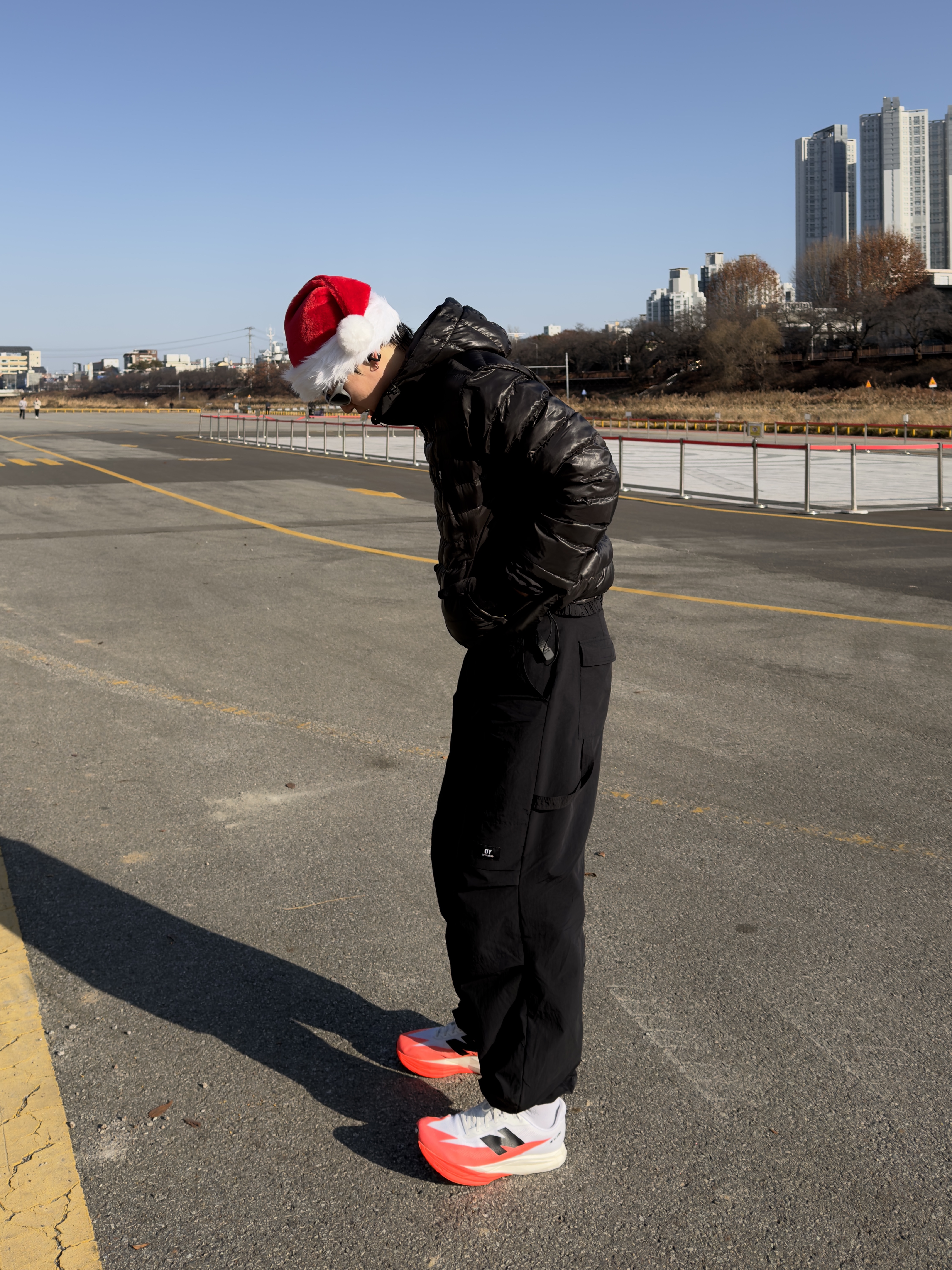 New Balance FuelCell SC Elite v5 Urgent Red White Black  - 2E Wide 착용 스타일 - 1