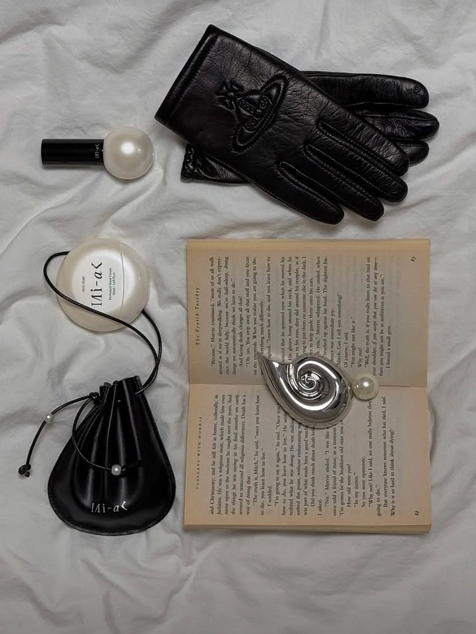 MIHAK OUD NOIR Perfume Stick 3.6G, MIHAK OUD NOIR Perfumed Hand Cream 50ml 착용 스타일 - 1