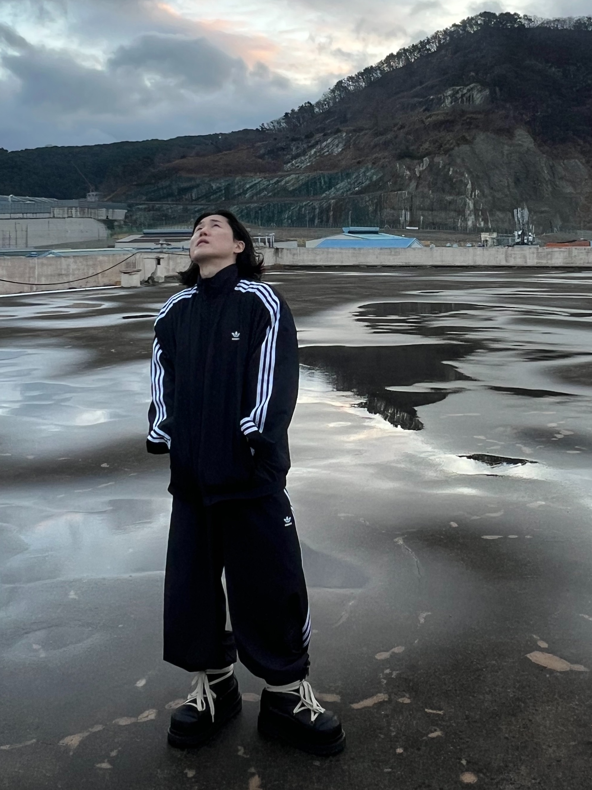 (W) Adidas Adilenium Season 3 Oversized Track Pants Black - KR Sizing, (W) Adidas Adilenium Season 3 Oversized Track Top Black - KR Sizing 착용 스타일 - 2