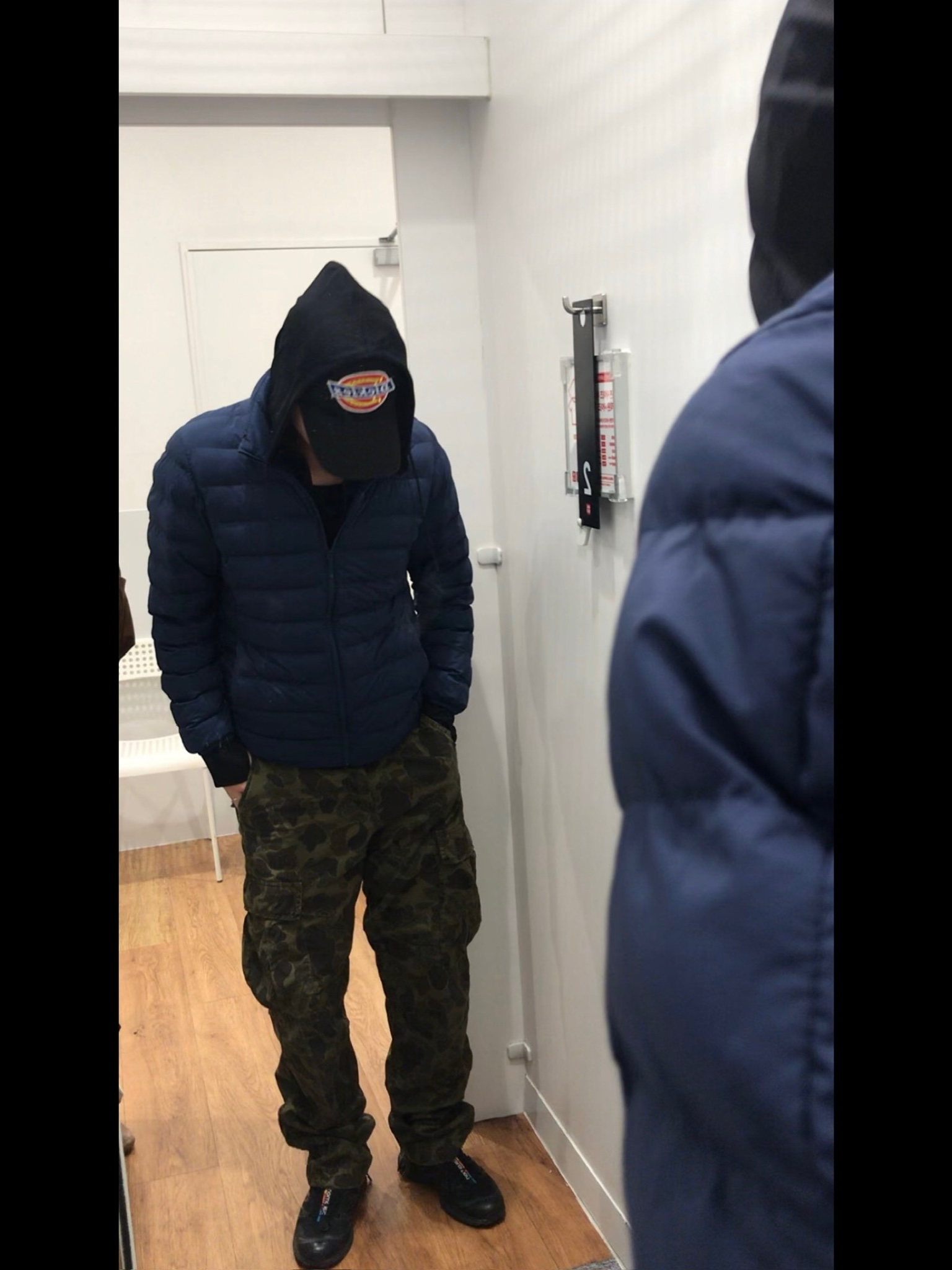 Carhartt WIP Duck Camo Cargo Pants Green Office Green Garment Dyed, Salomon XT-6 ADV Black 착용 스타일 - 2