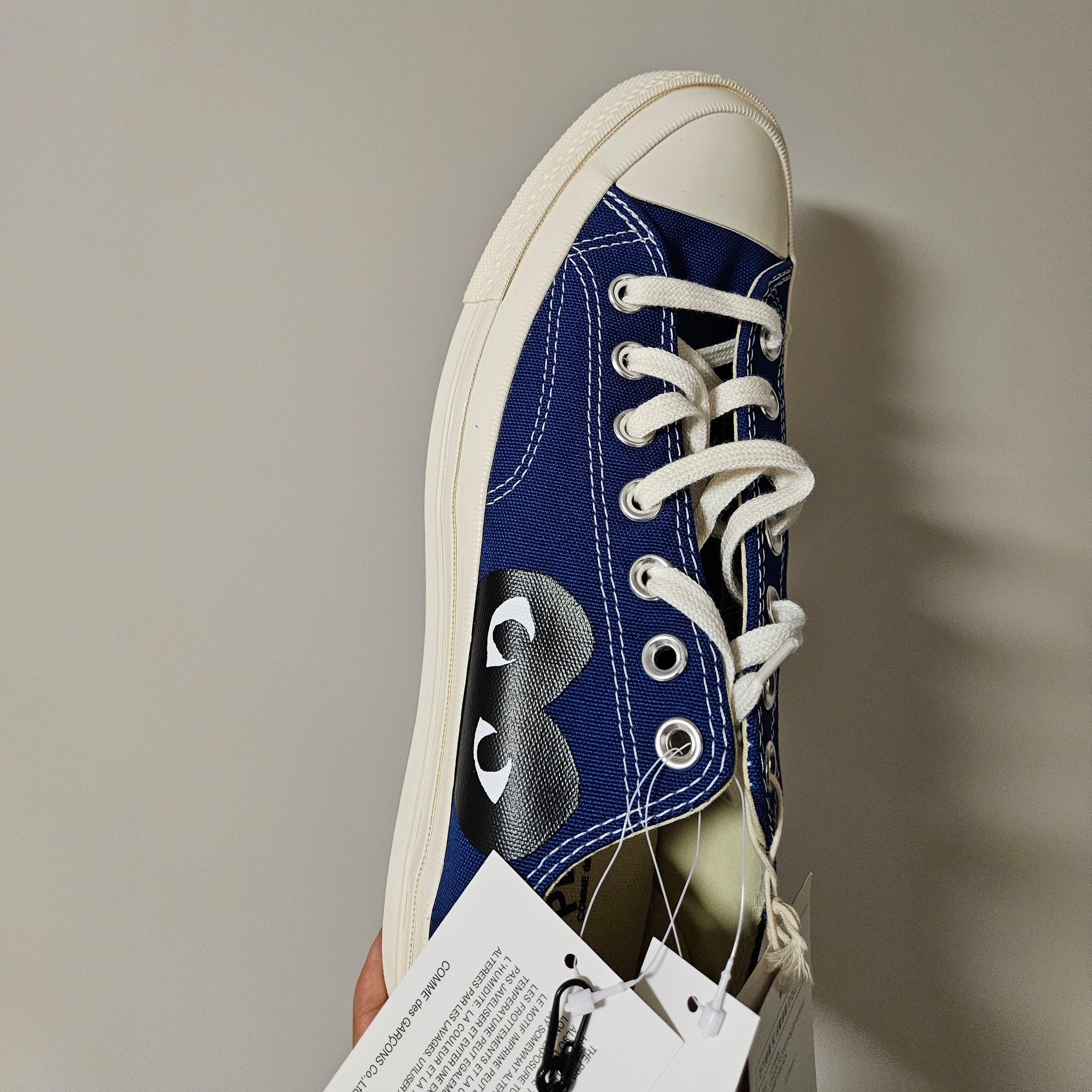 Converse x Play Comme des Garcons Chuck 70 Ox Blue Quartz 착용 스타일