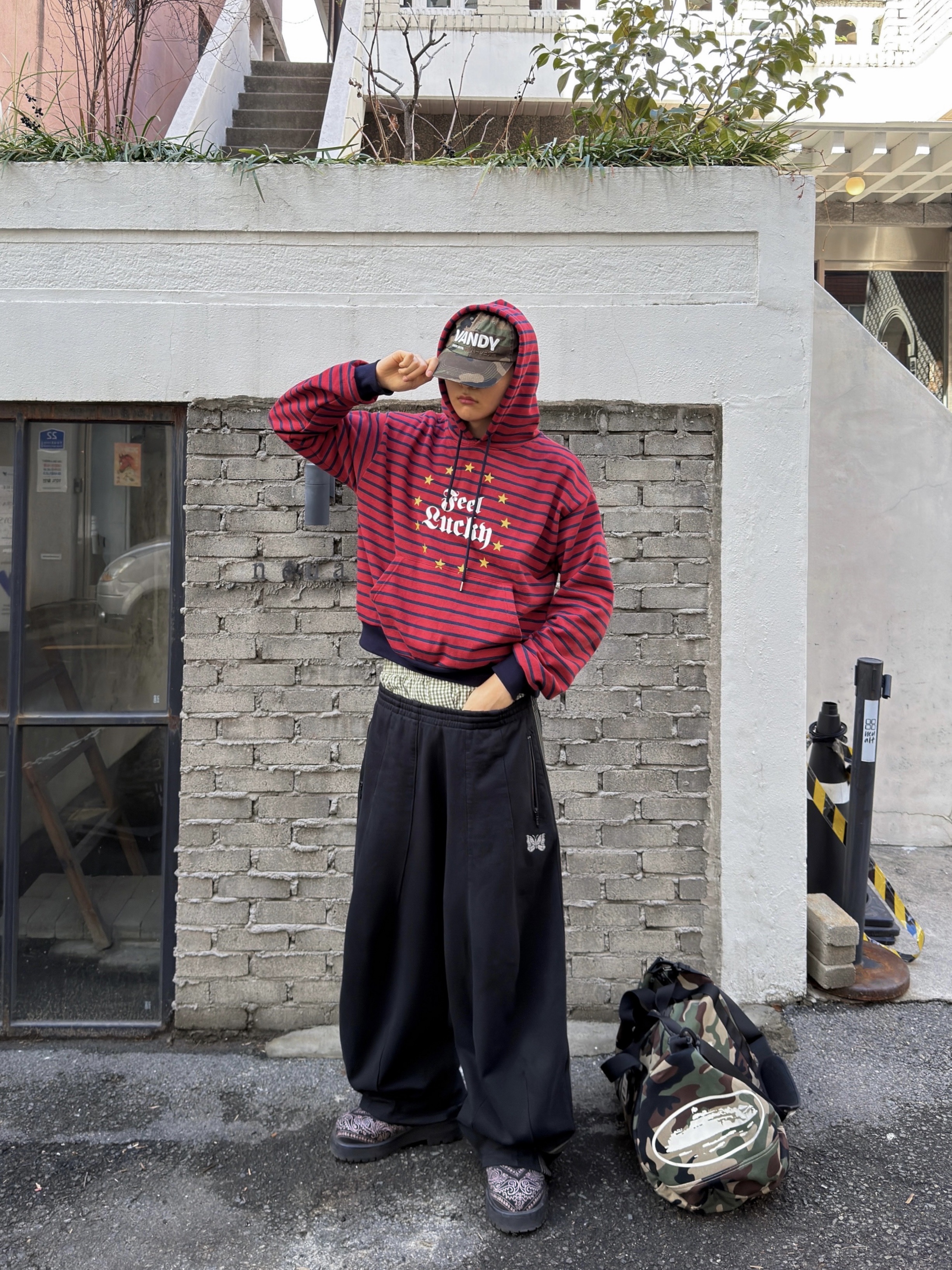 Needles x LHP H.D. Track Pants Black 착용 스타일 - 2