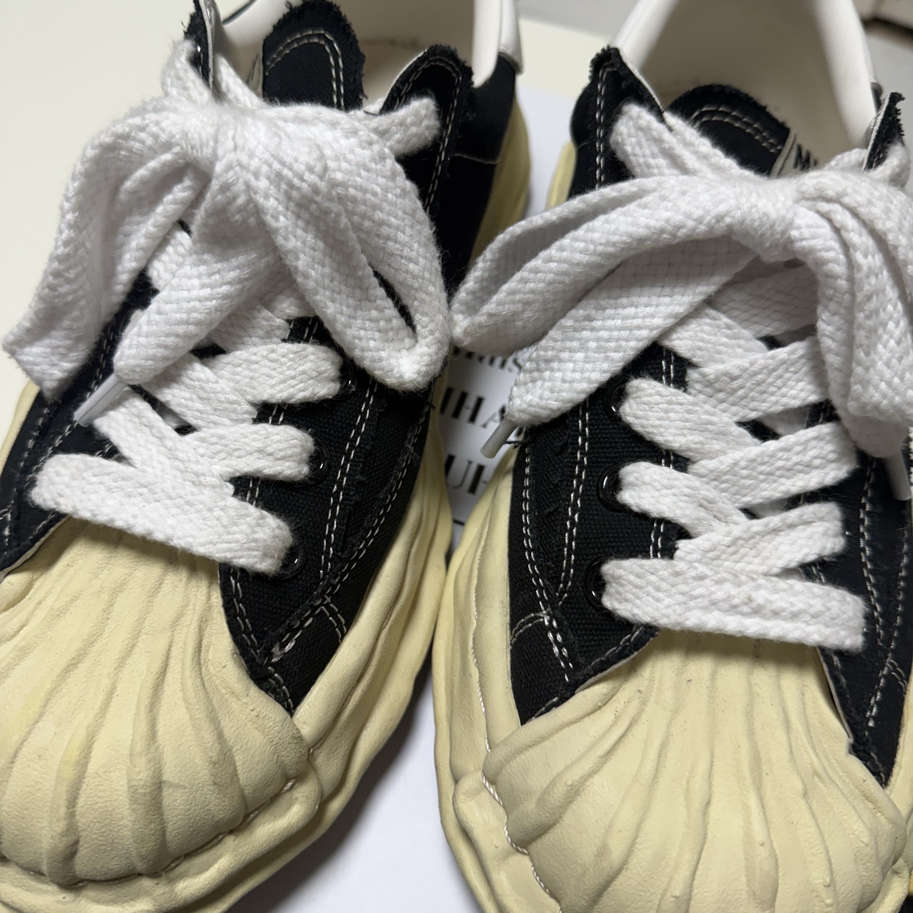 Maison Mihara Yasuhiro Blakey VL OG Sole Canvas Low-top Sneakers Black 착용 스타일