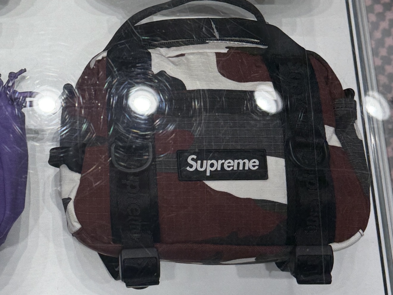Supreme Mini Duffle Bag Red Camo - 26SS 착용 스타일