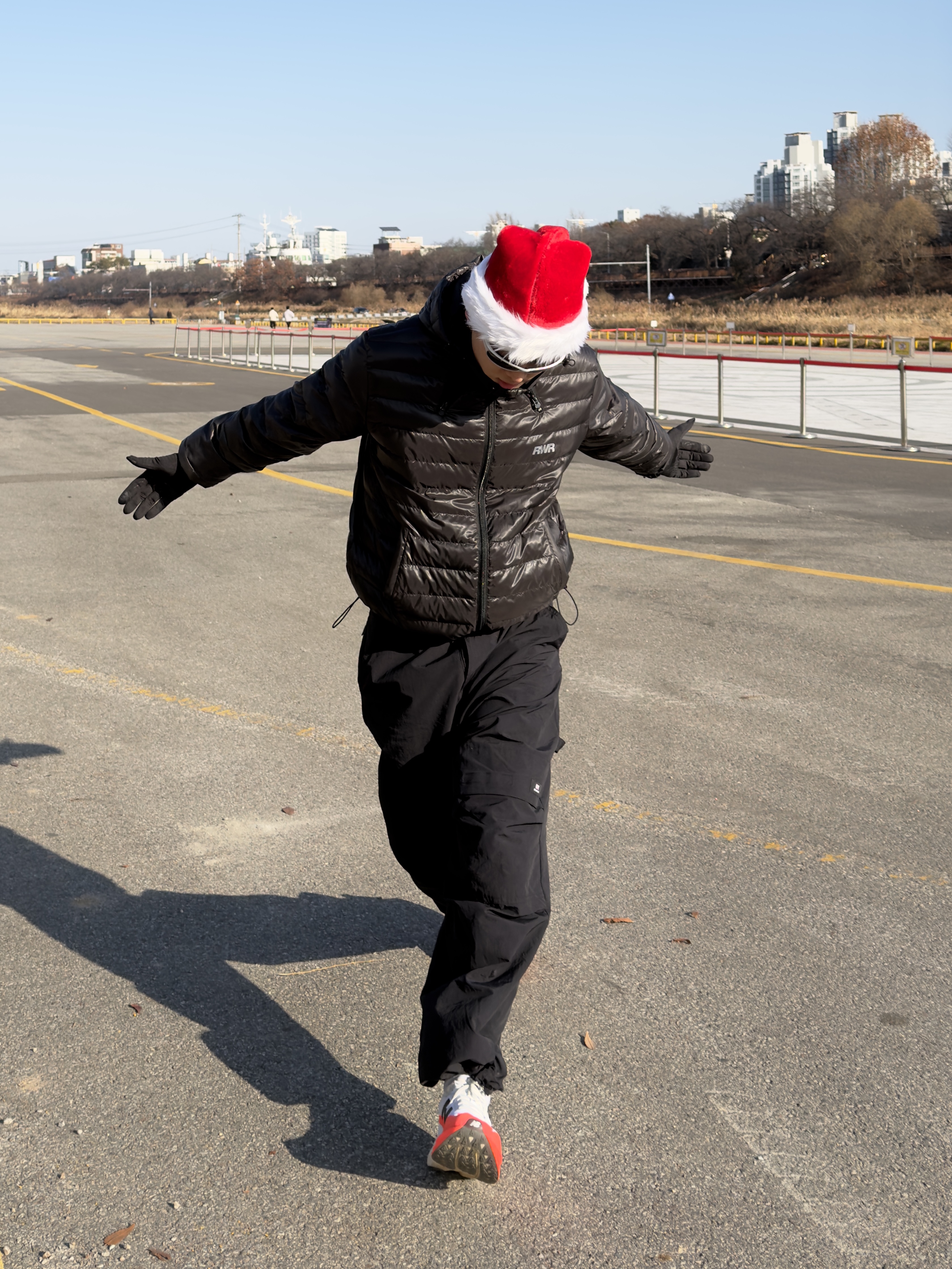 New Balance FuelCell SC Elite v5 Urgent Red White Black  - 2E Wide, [KREAM 단독] runwhither Lightweight Hoodie Padding Black 착용 스타일 - 1