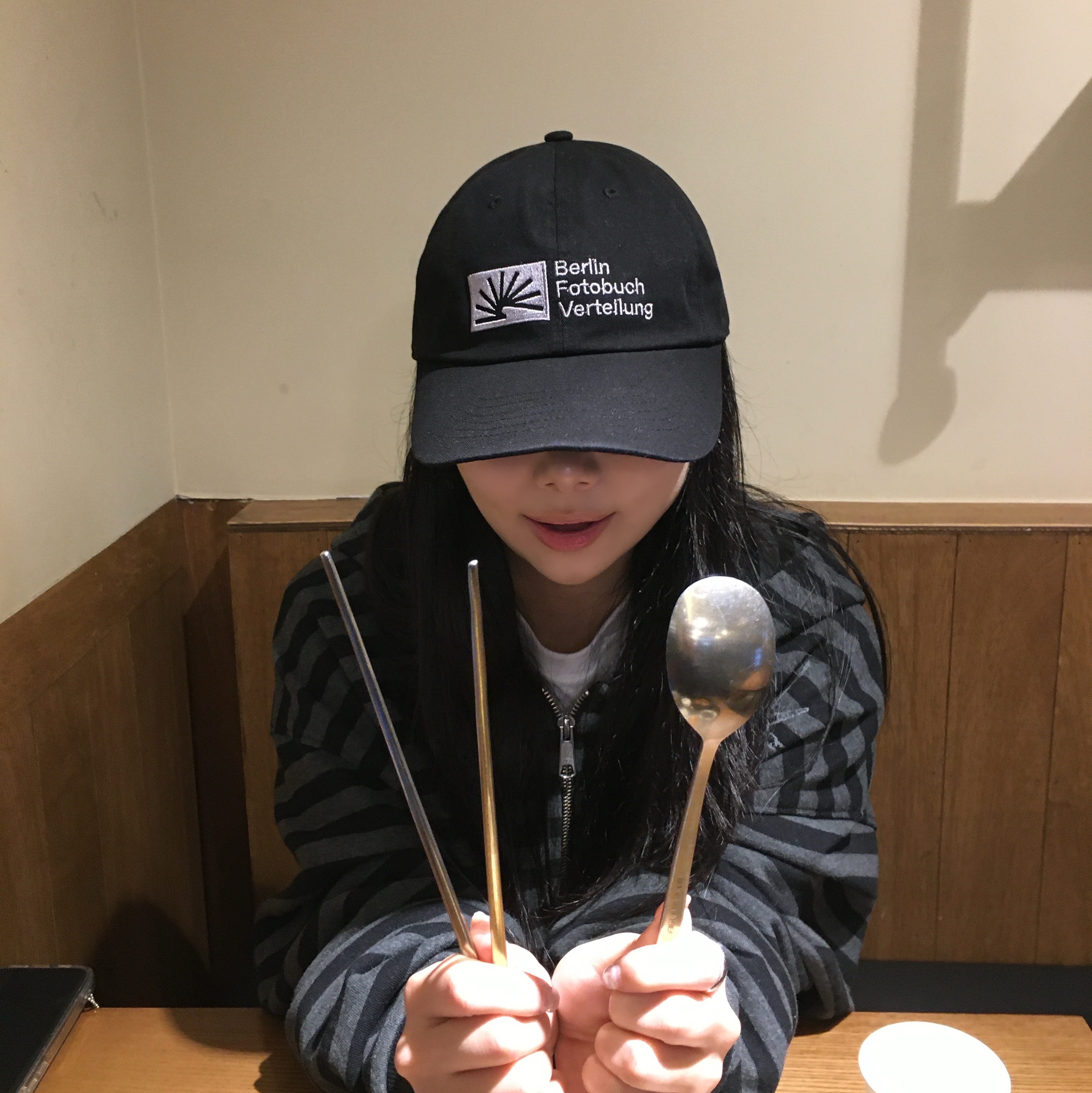 Berlin Photobook Distribution Bfv Logo Cap Black 착용 스타일