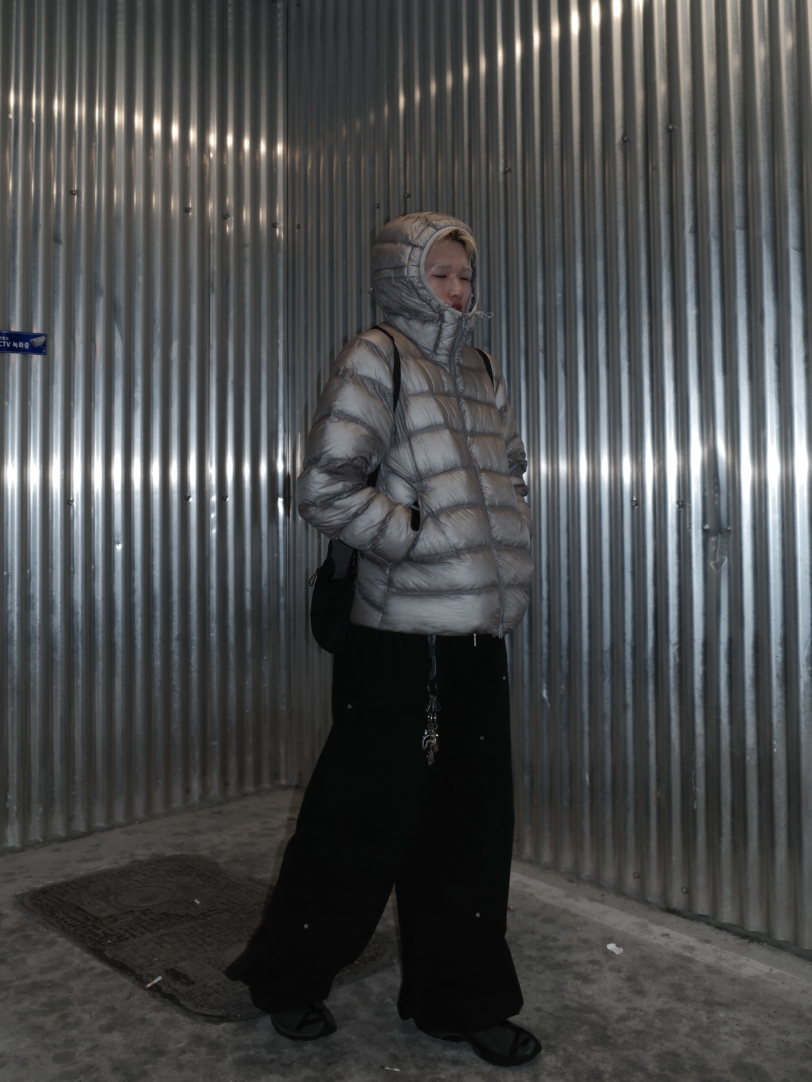 Salomon UNI Cross Insulation Jacket Light Grey, Asics x Vivienne Westwood Gel-Kayano 27 LTX Black 착용 스타일 - 6